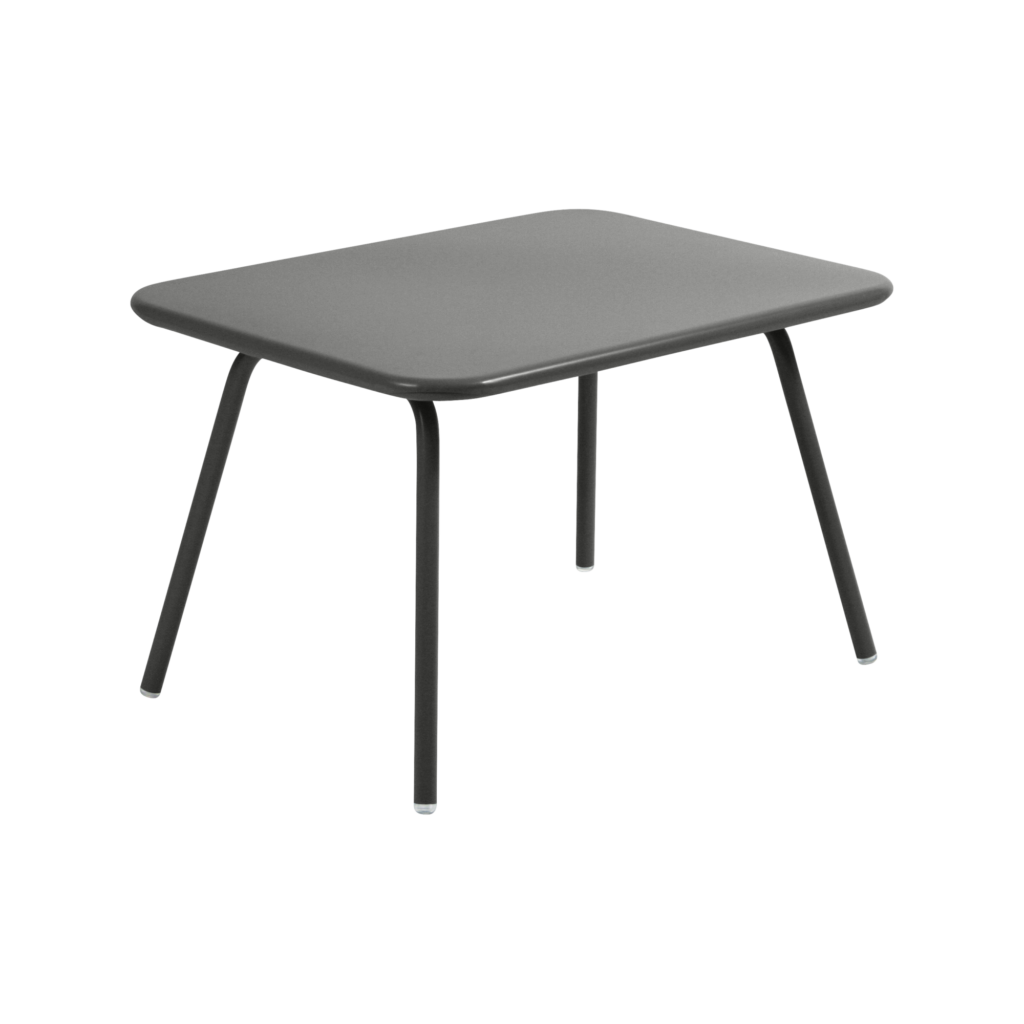 Une petite table rectangulaire grise aux bords arrondis et aux quatre pieds noirs élancés, parfaite comme table enfant.
