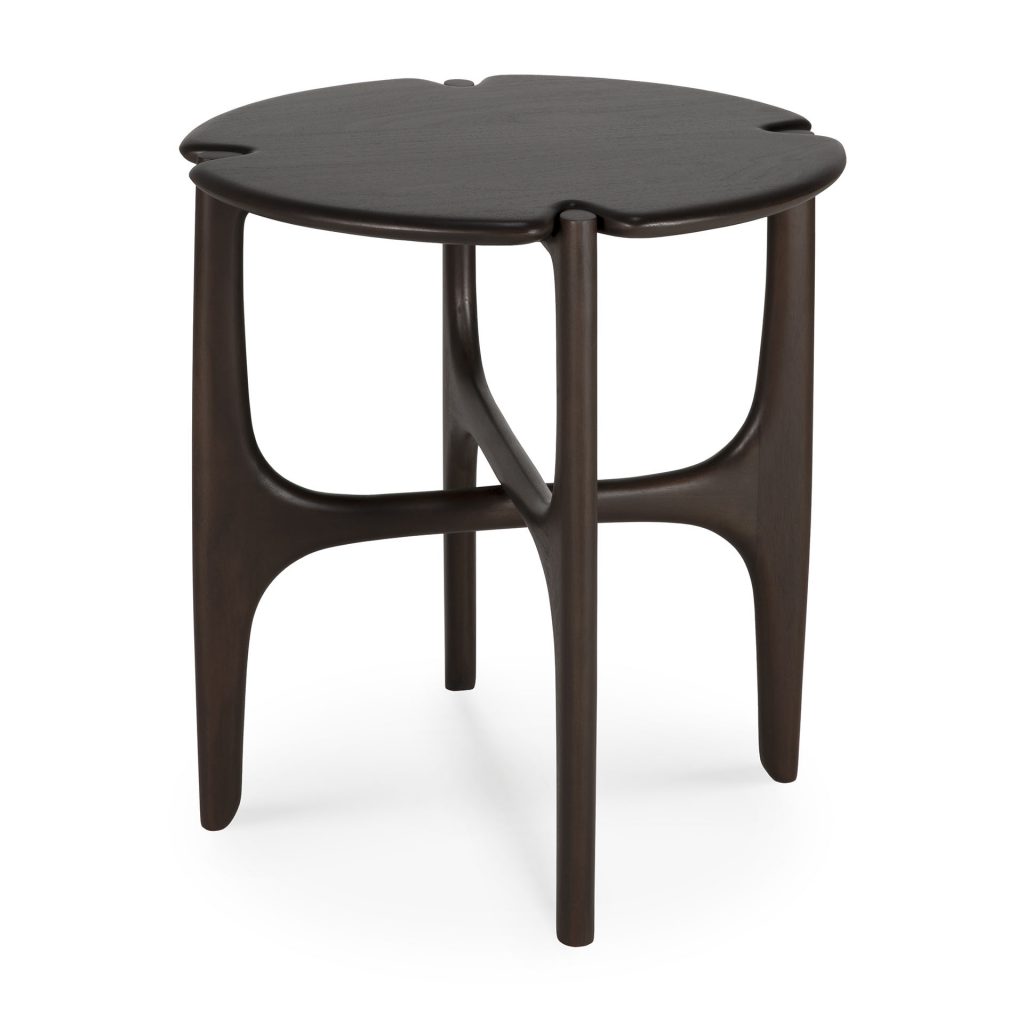 Une table d'appoint noire avec une base en bois.