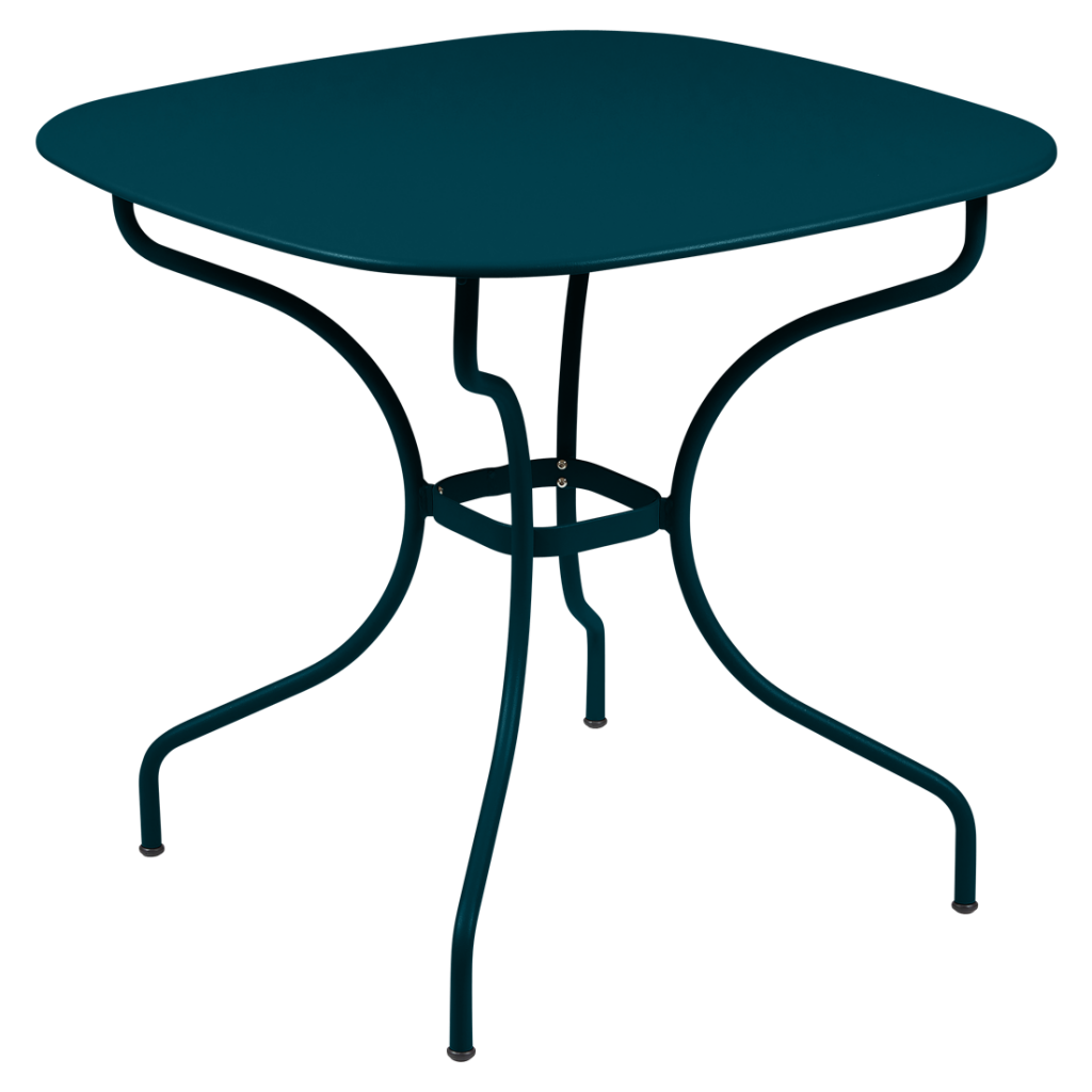 Une table bleu sarcelle avec une base en métal sur fond noir.
