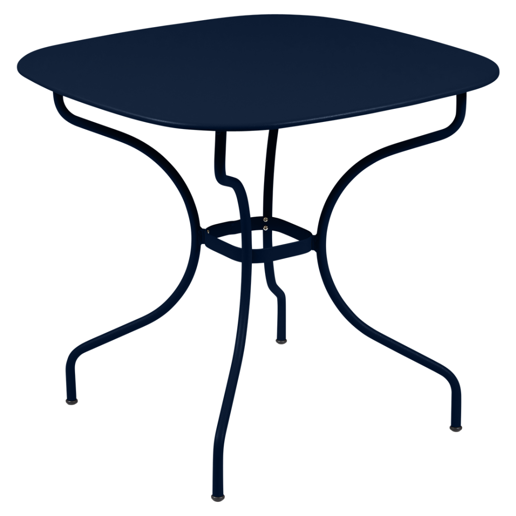 Une table bleu foncé avec une base en métal.