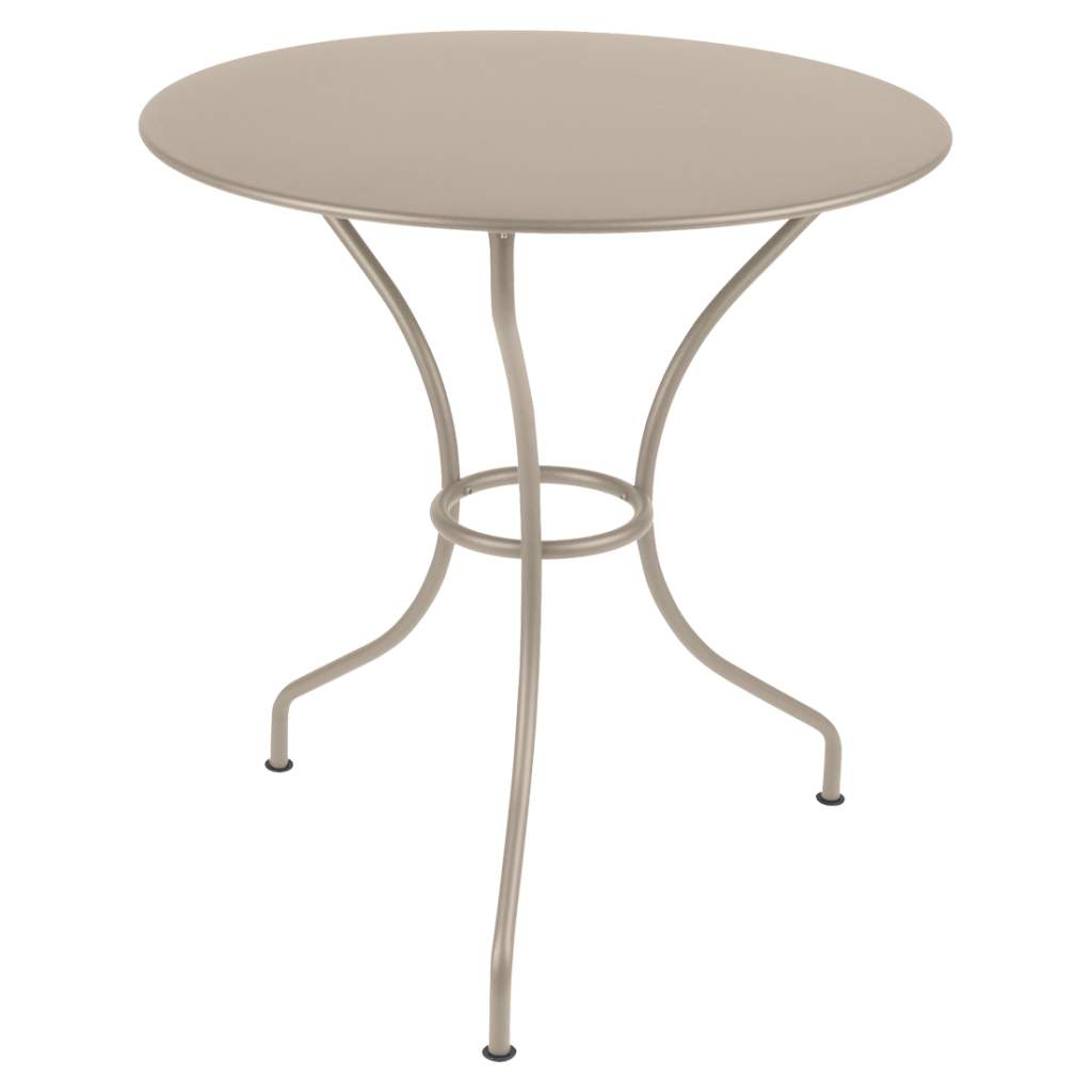 Une table ronde avec un piètement en métal beige.