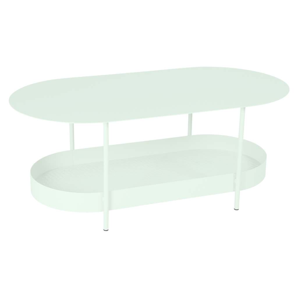 Une table basse blanche avec une étagère sur le dessus.