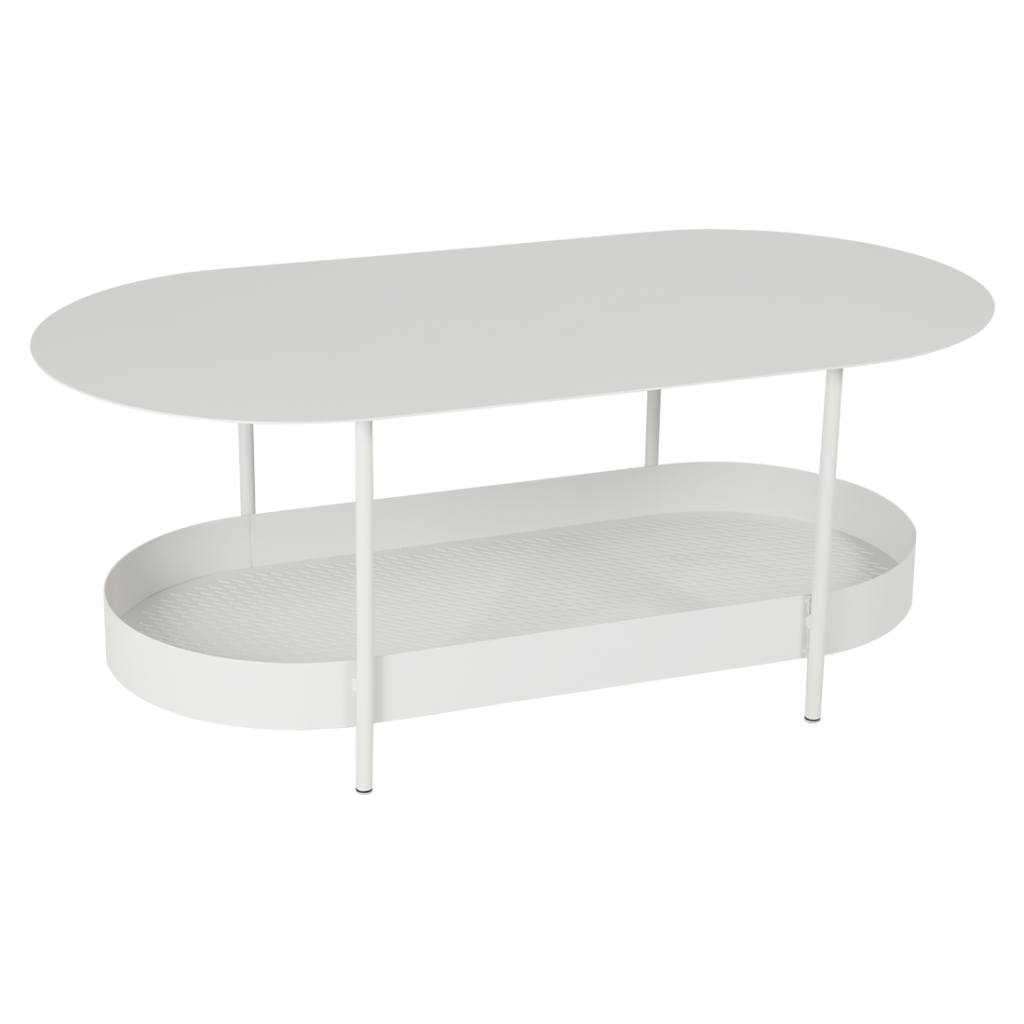 Une table basse blanche avec une étagère sur le dessus.