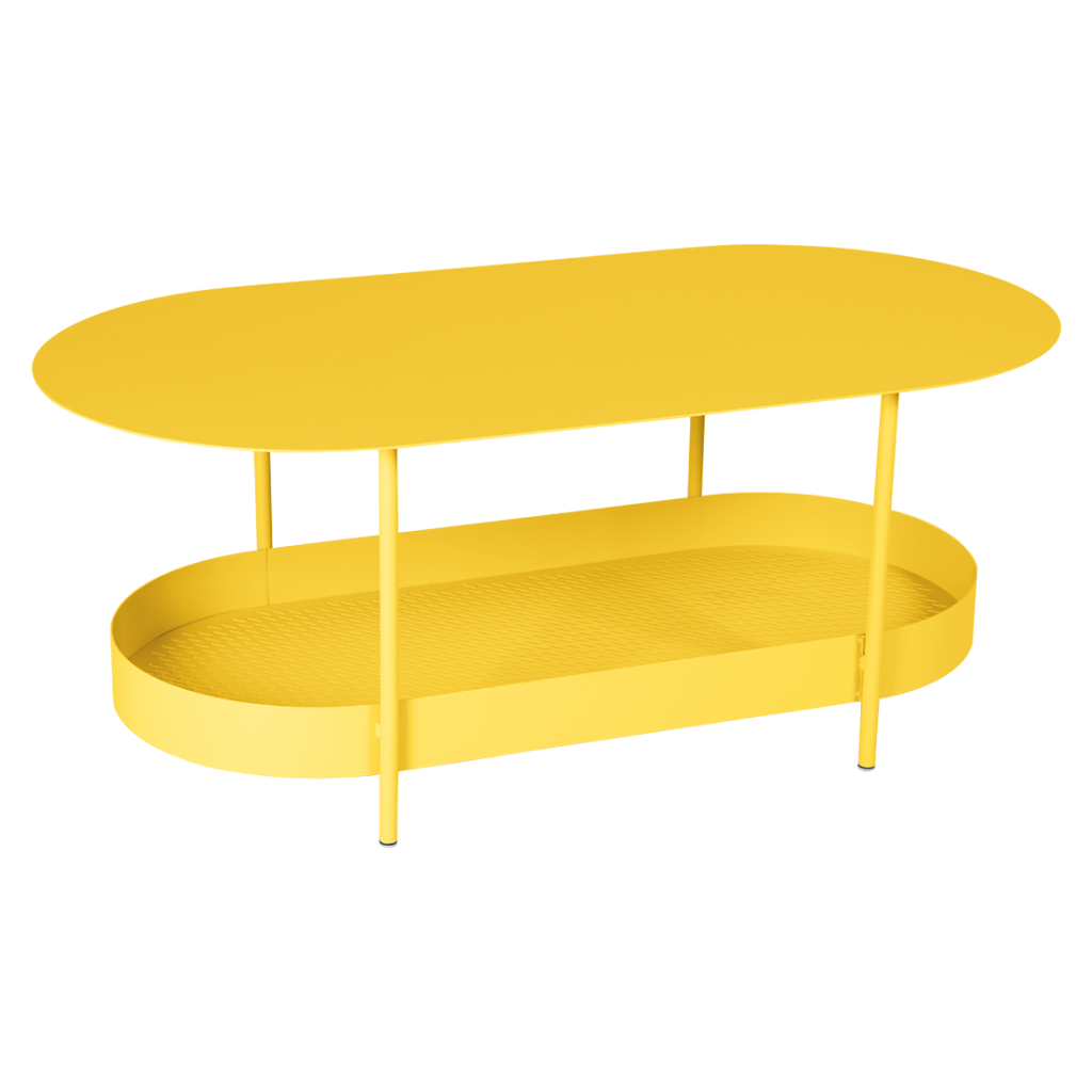 Une table basse jaune avec une étagère sur le dessus.