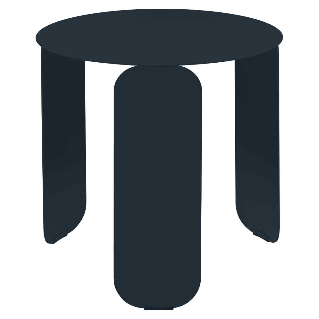 La vue de face d’un siège de toilette noir.