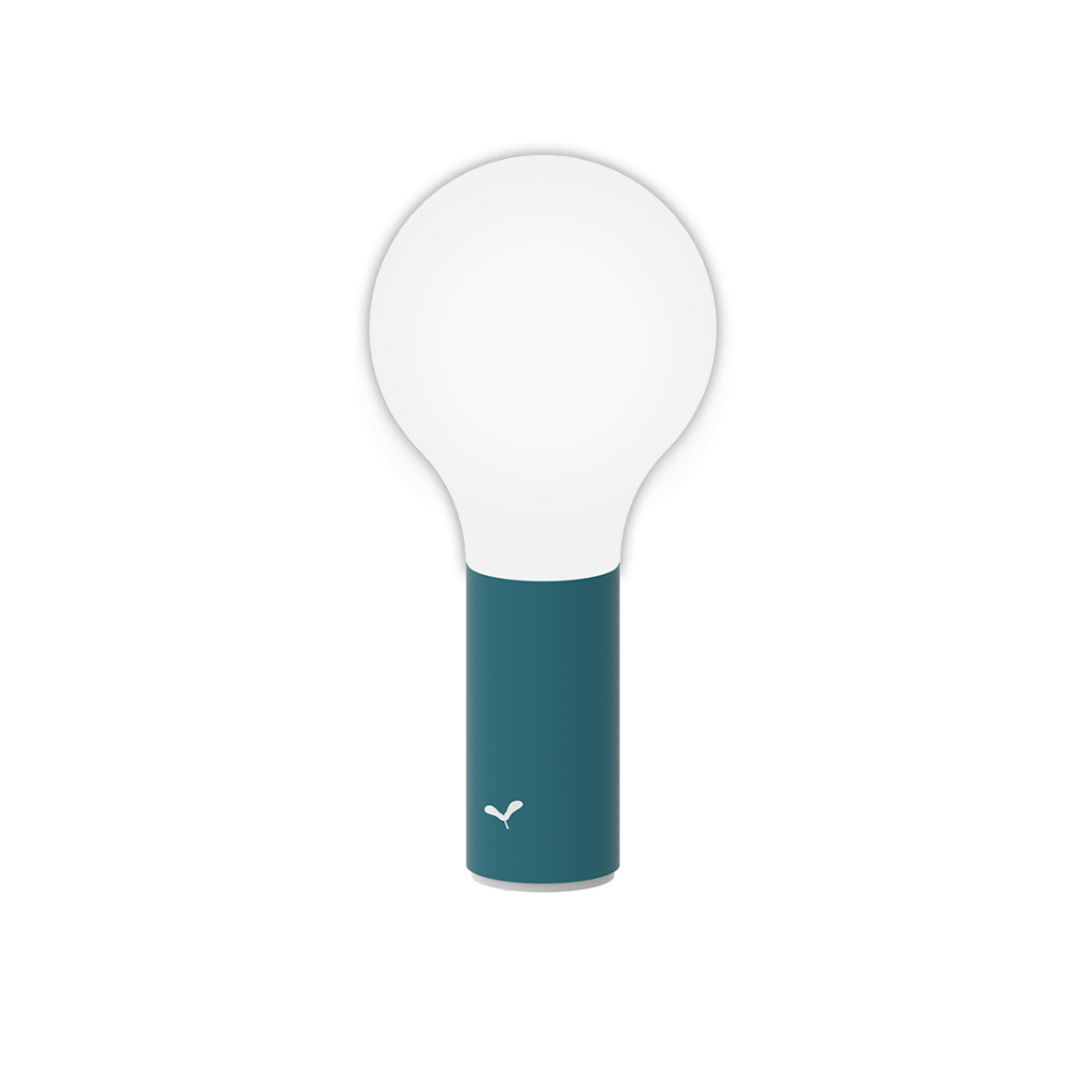 Une ampoule sur fond blanc.