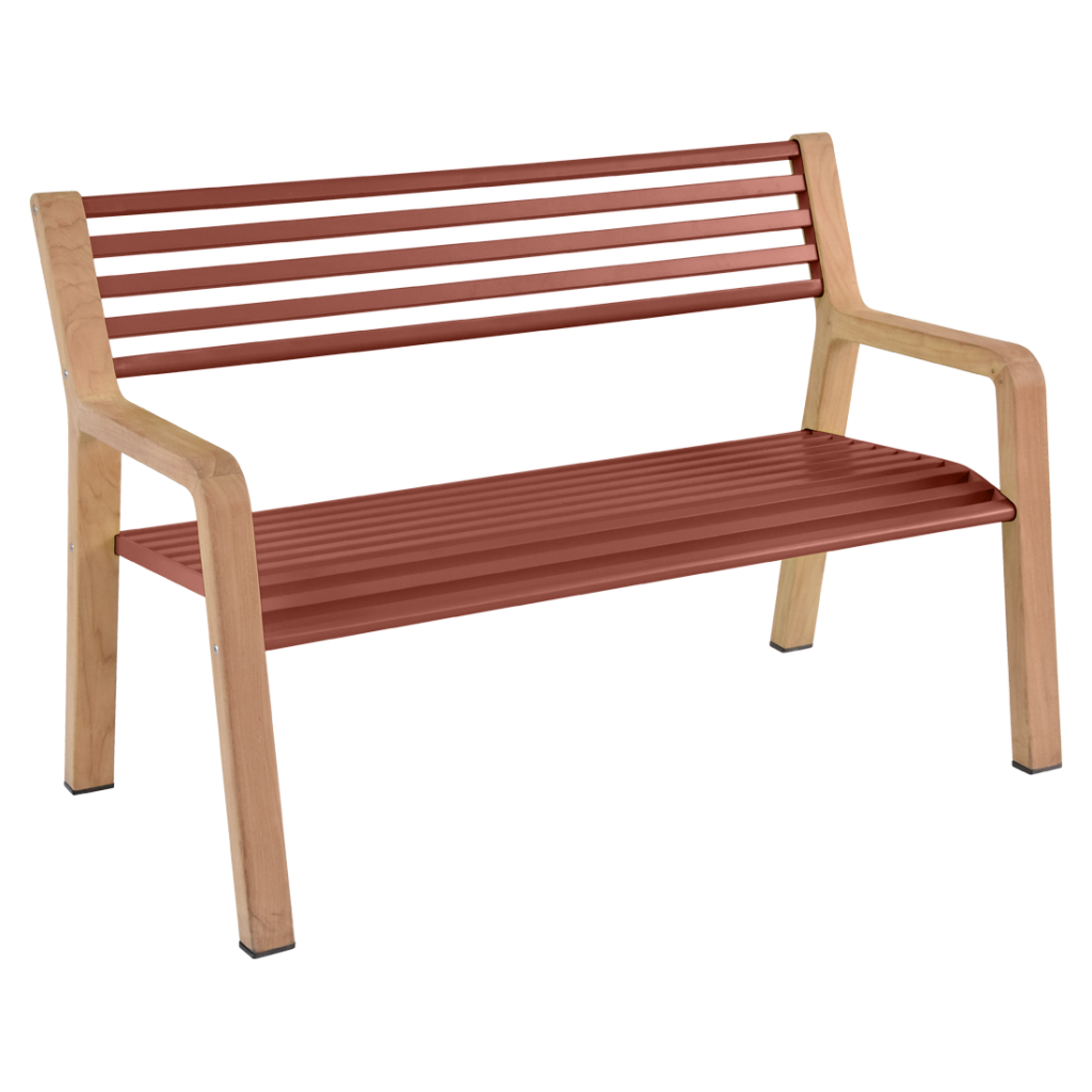 Un banc à lattes rouges sur fond blanc.