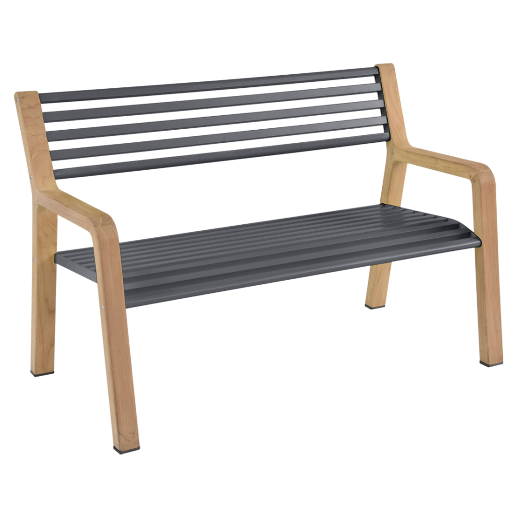 Un banc en bois avec des lattes grises sur fond blanc.