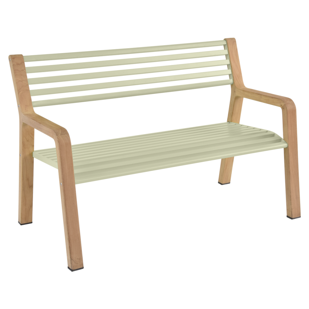 Un banc avec un cadre en bois sur fond blanc.