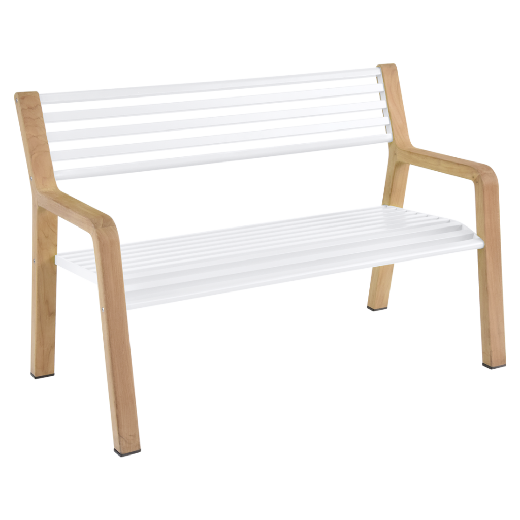 Un banc blanc sur fond blanc.
