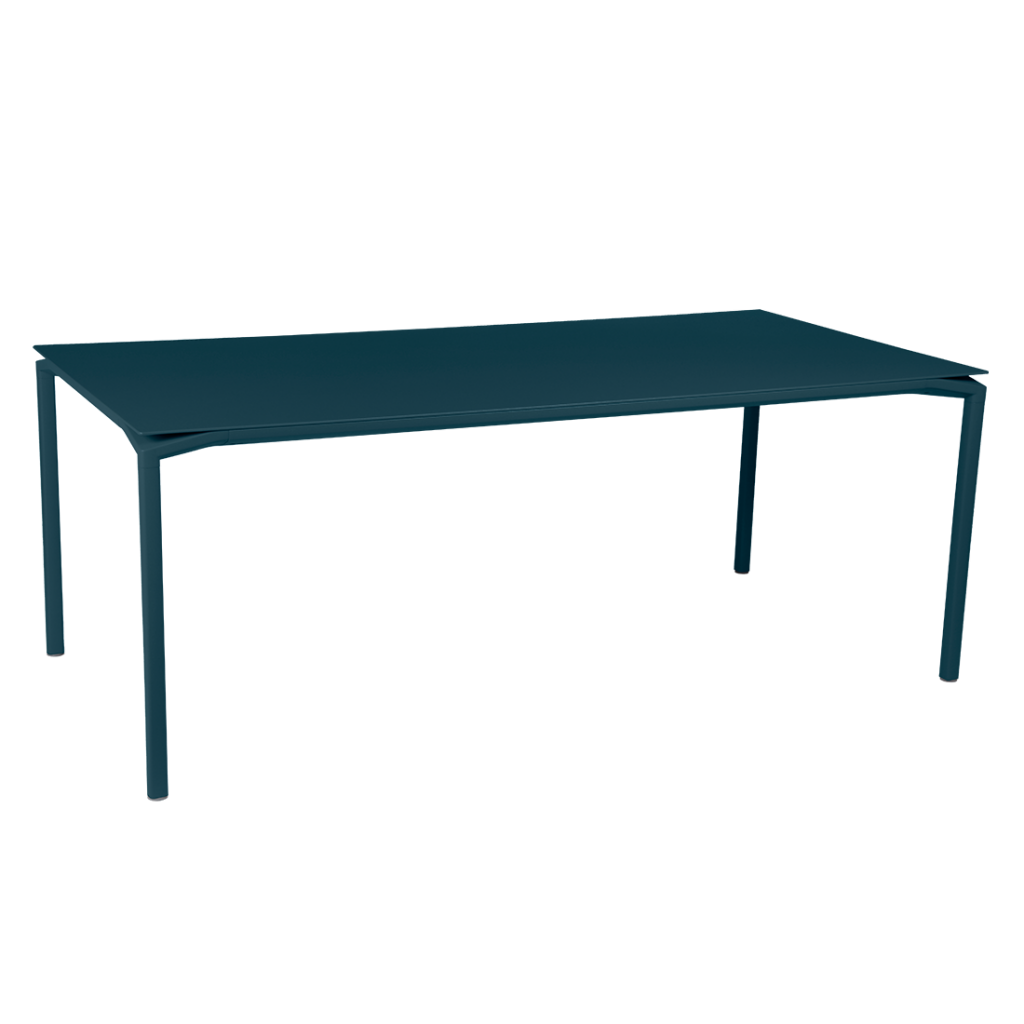 Une table à manger bleue avec une base noire.