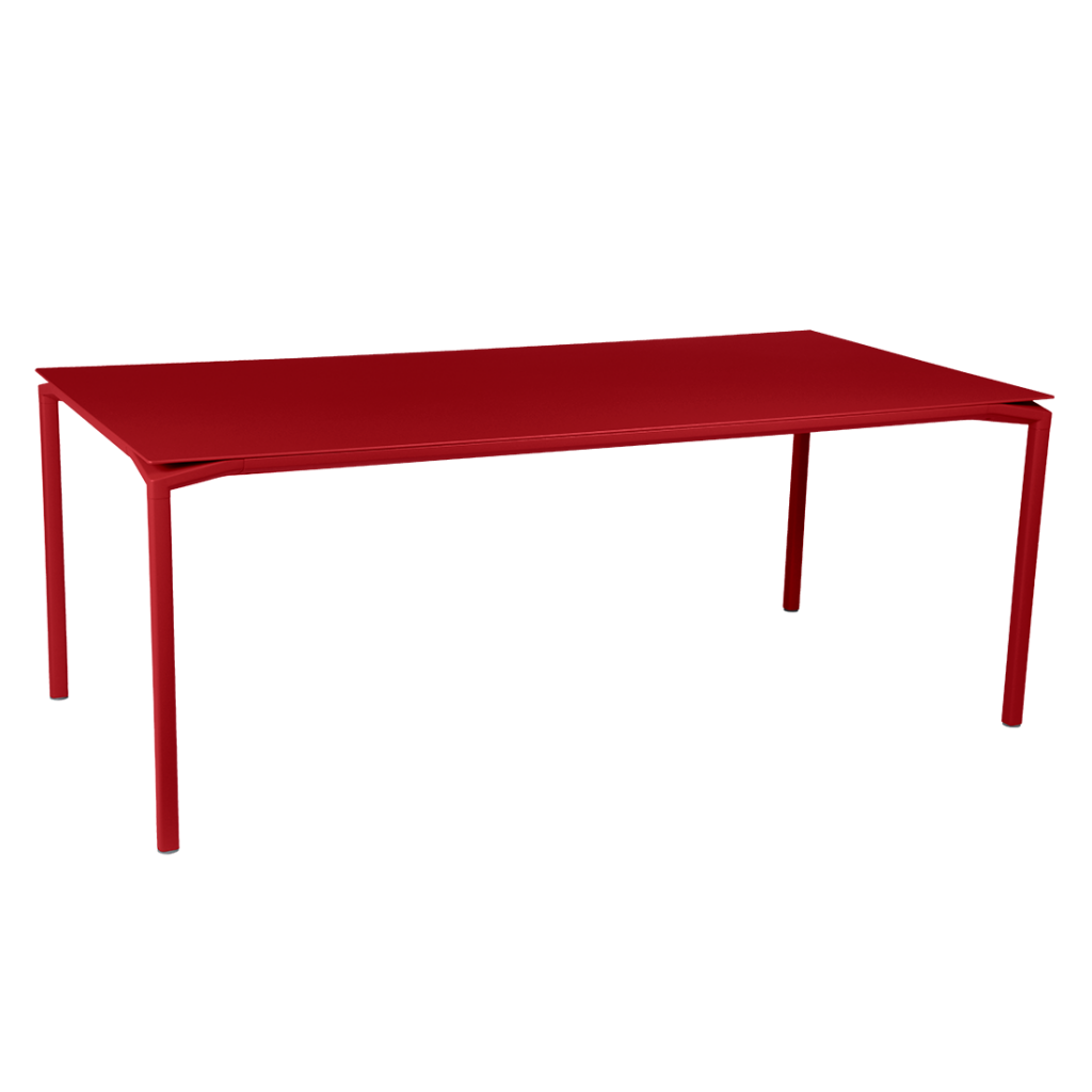 Une table à manger rouge sur fond blanc.