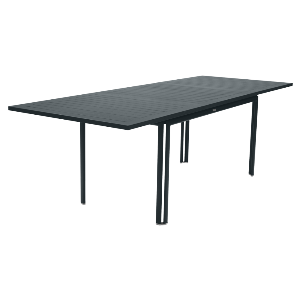 Une table rectangulaire avec un plateau noir et des pieds en métal.