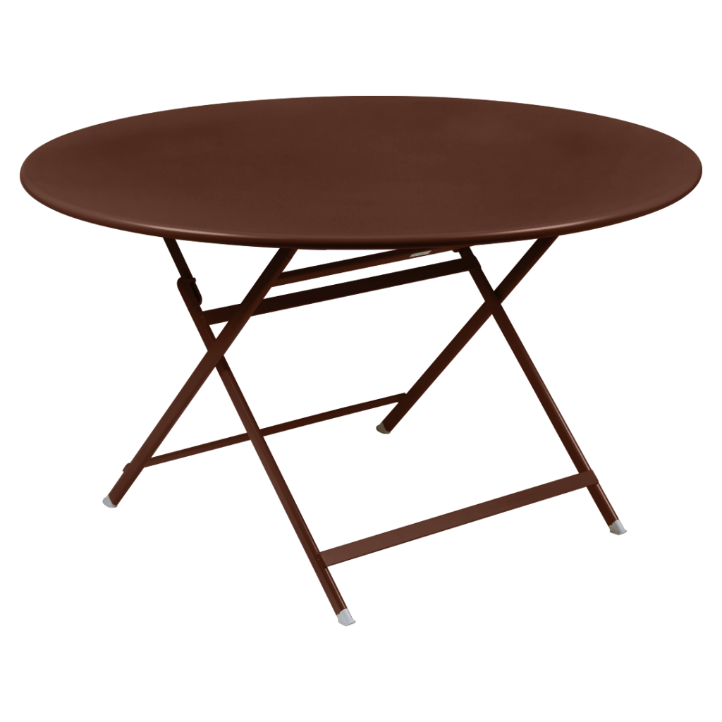 Une table pliante marron sur fond marron.