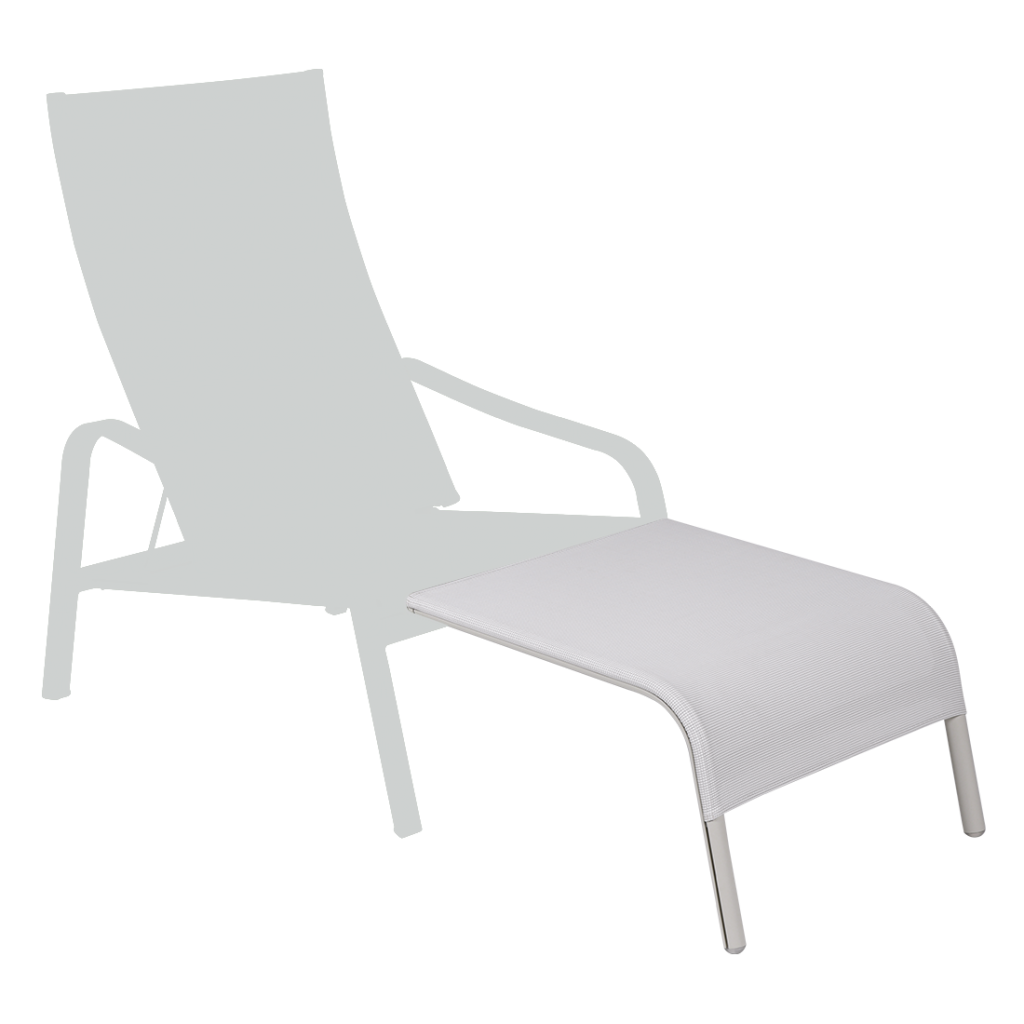 Une image d’une chaise blanche avec un fond blanc.