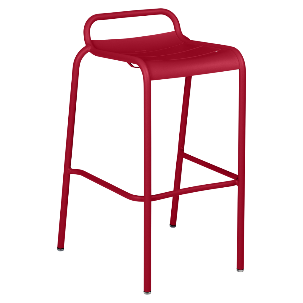 Un tabouret de bar rouge avec une structure en métal.