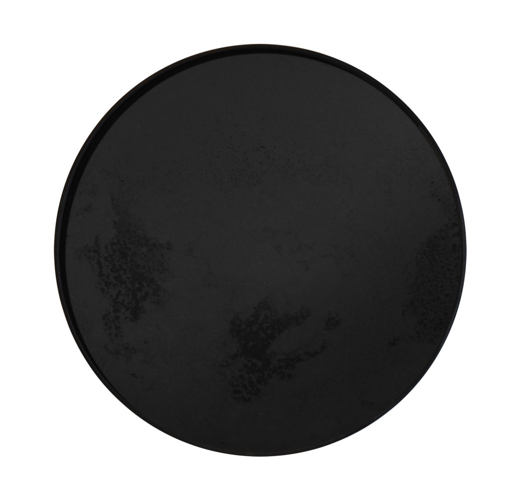 Un cercle noir sur fond blanc.