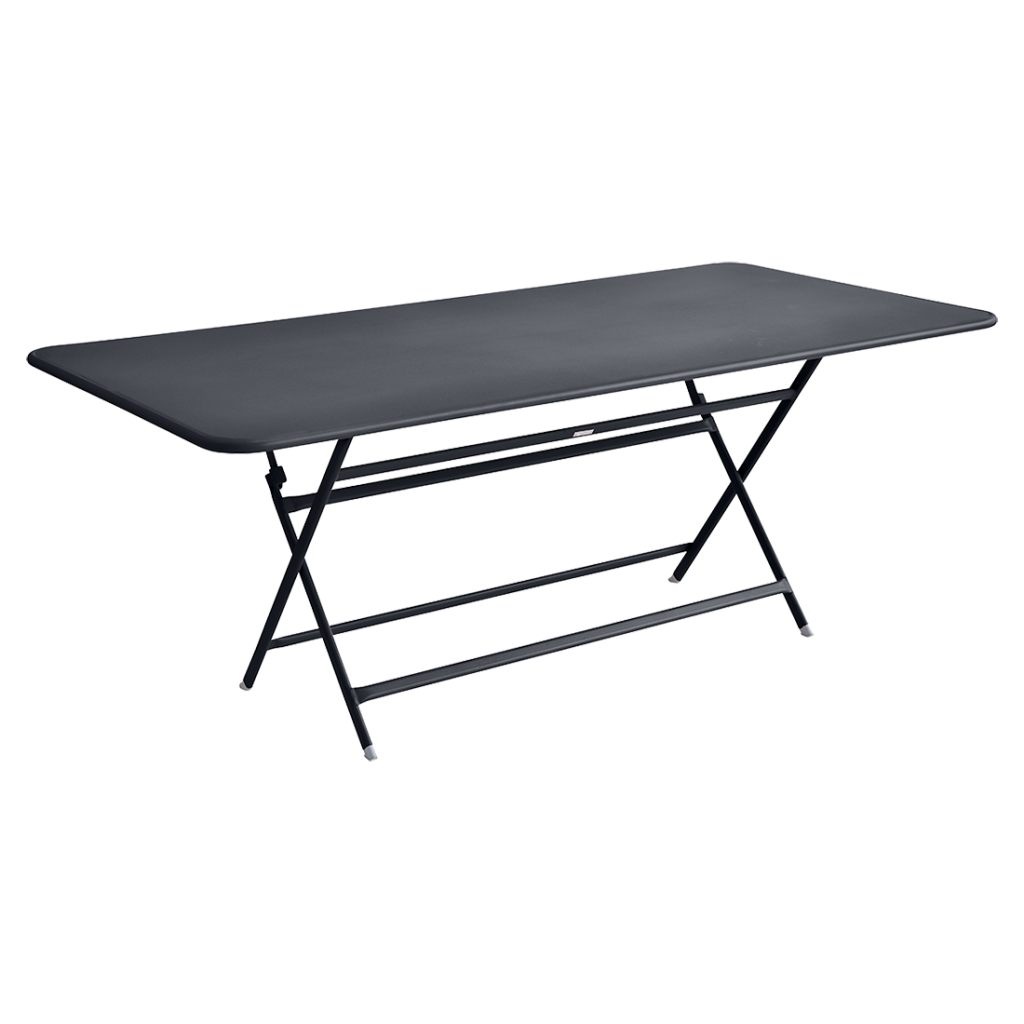 Une table pliante noire sur fond blanc.