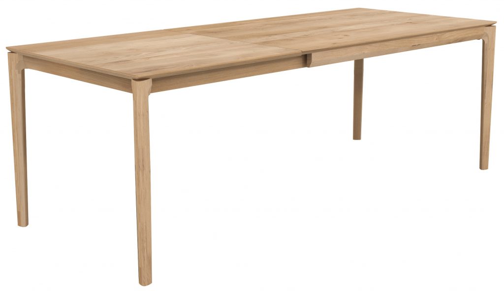 Une table en bois avec un plateau et des pieds en bois.