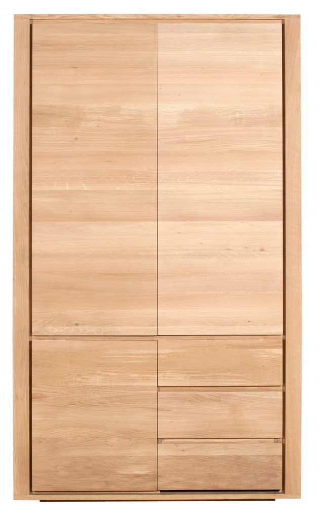 Une armoire en bois avec deux tiroirs et deux portes.