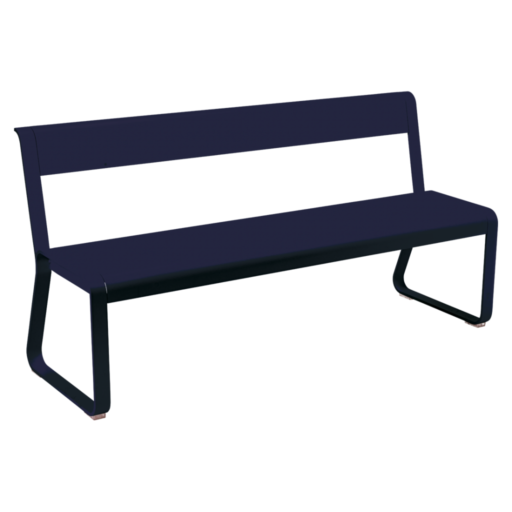 Un banc noir sur fond blanc.