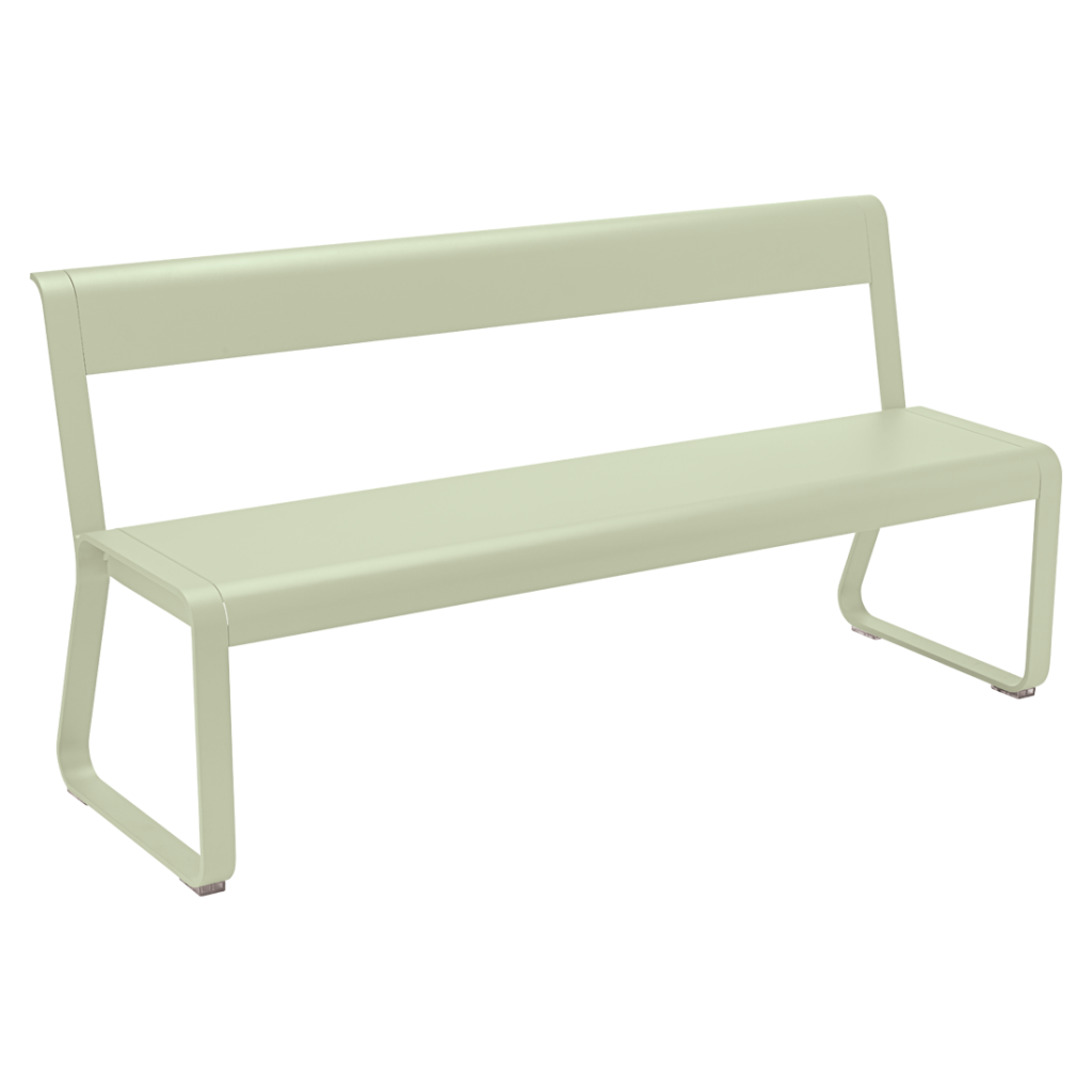 Un banc blanc sur fond blanc.