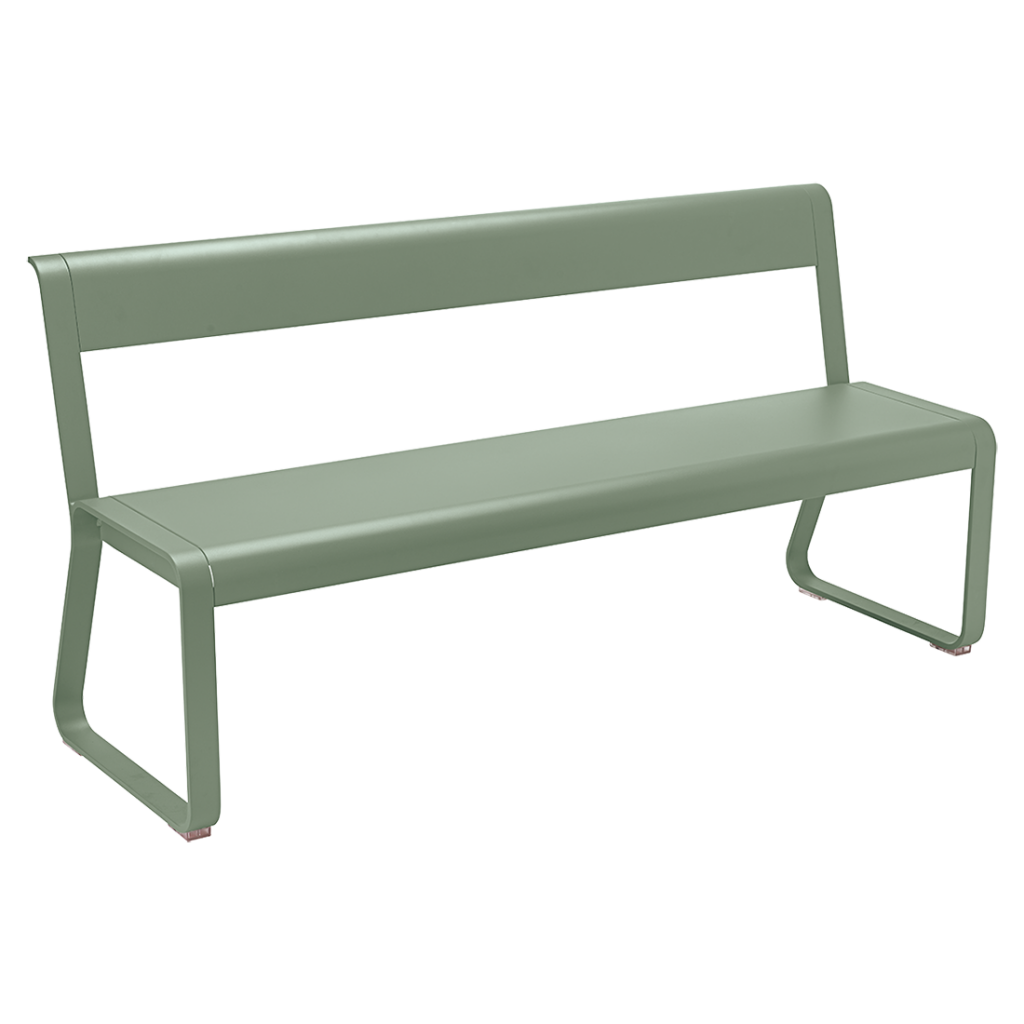 Un banc vert sur fond blanc.