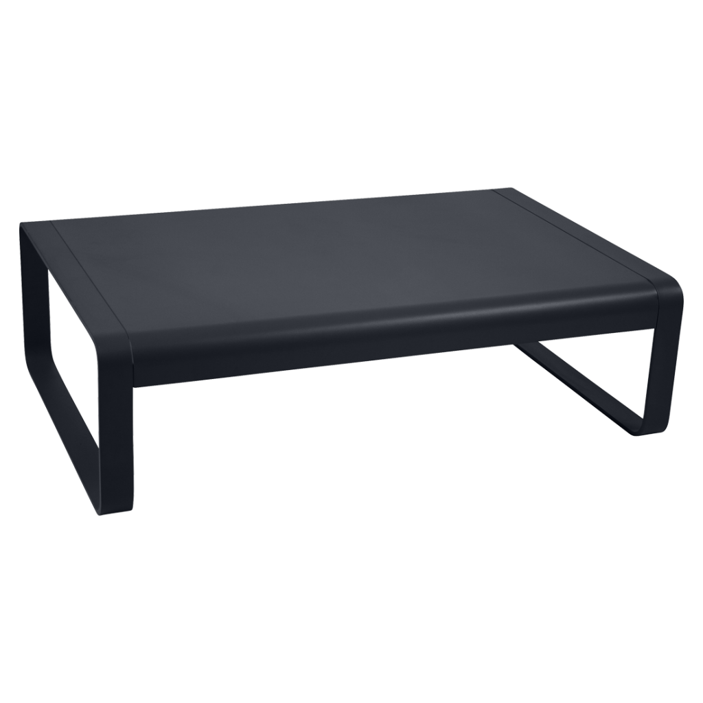 Une table basse noire sur fond blanc.