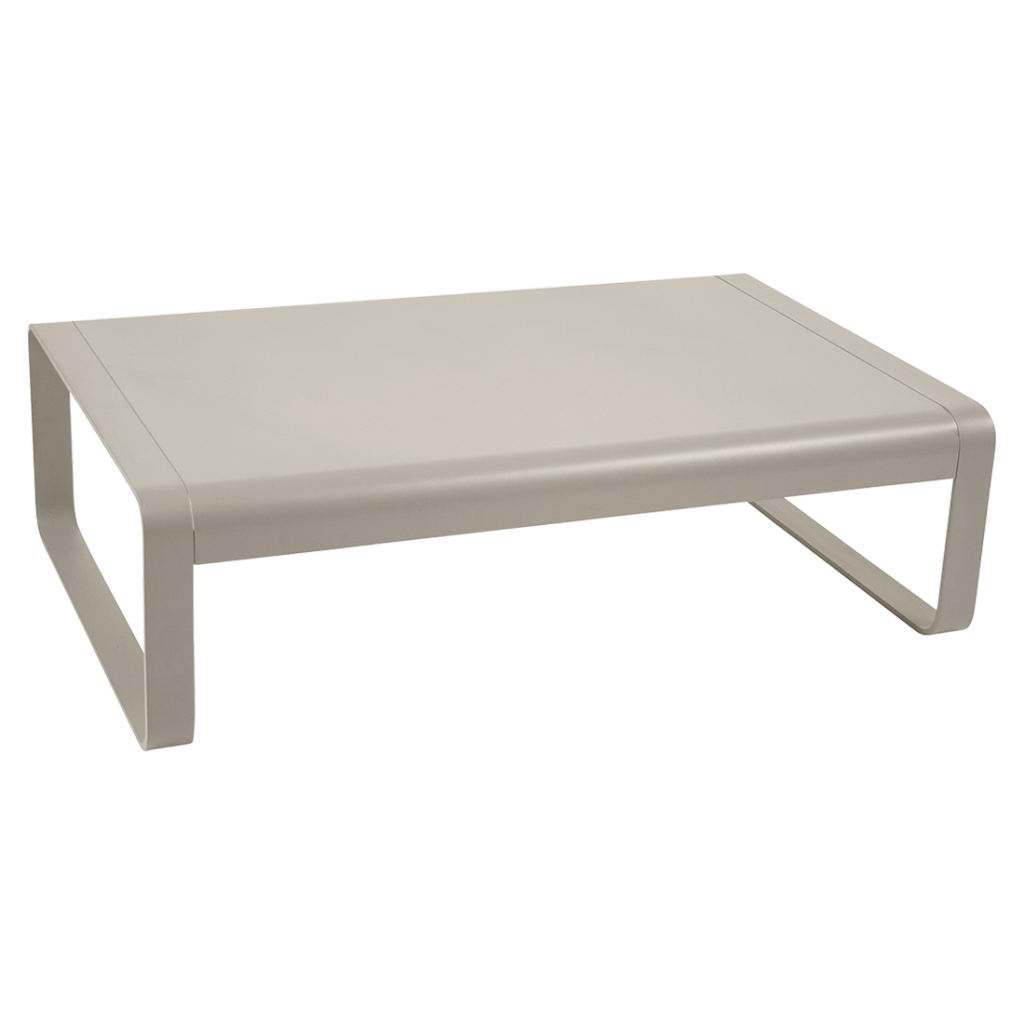 Une table basse beige sur fond blanc.