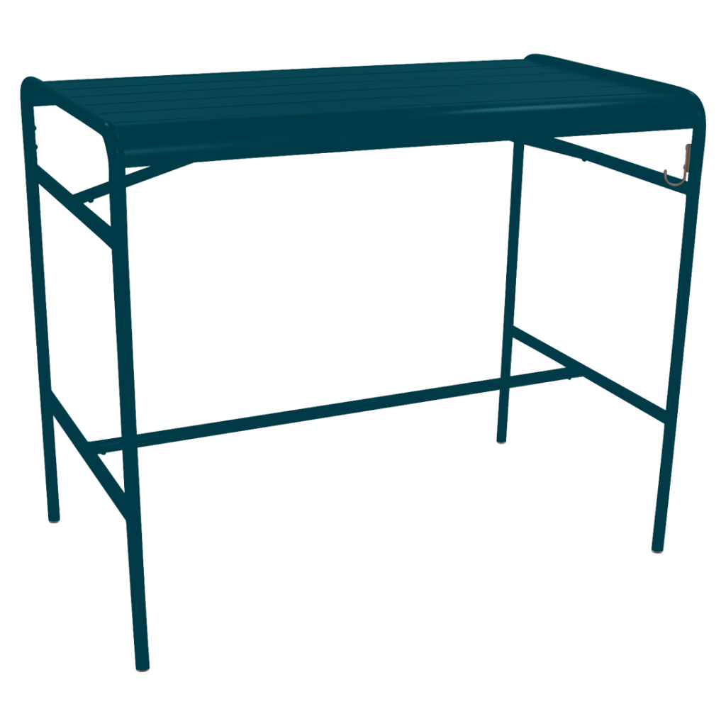 Une table en métal bleu avec un cadre en métal.