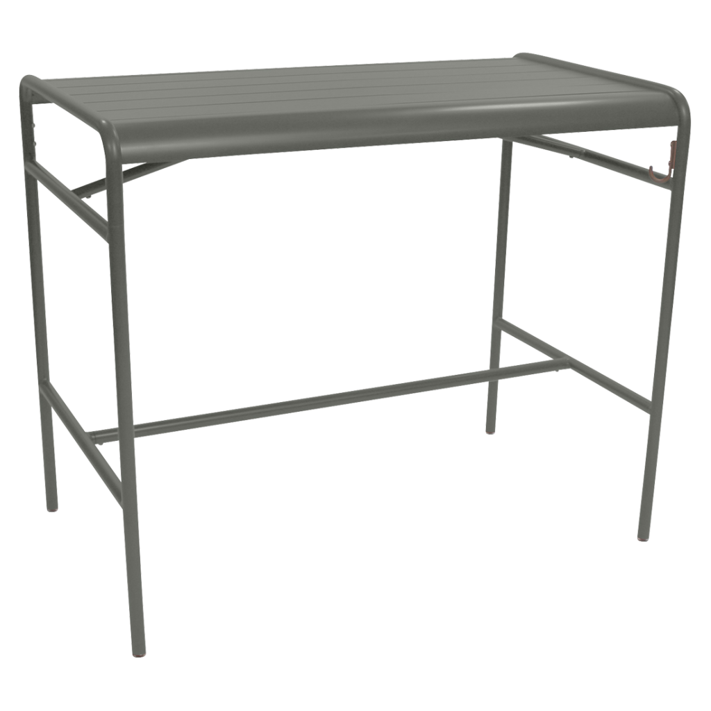 Une table en métal gris avec une structure en métal.