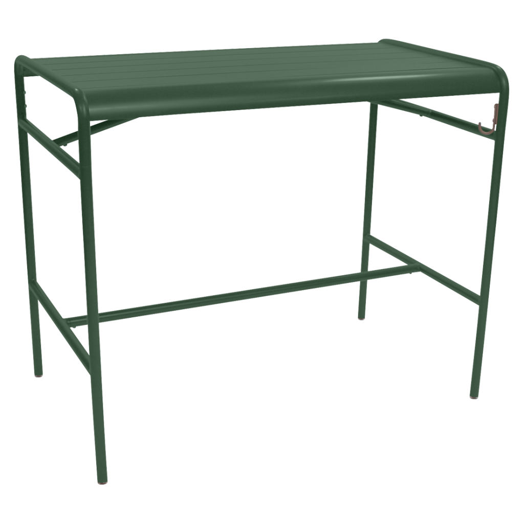 Une table en métal vert sur fond blanc.