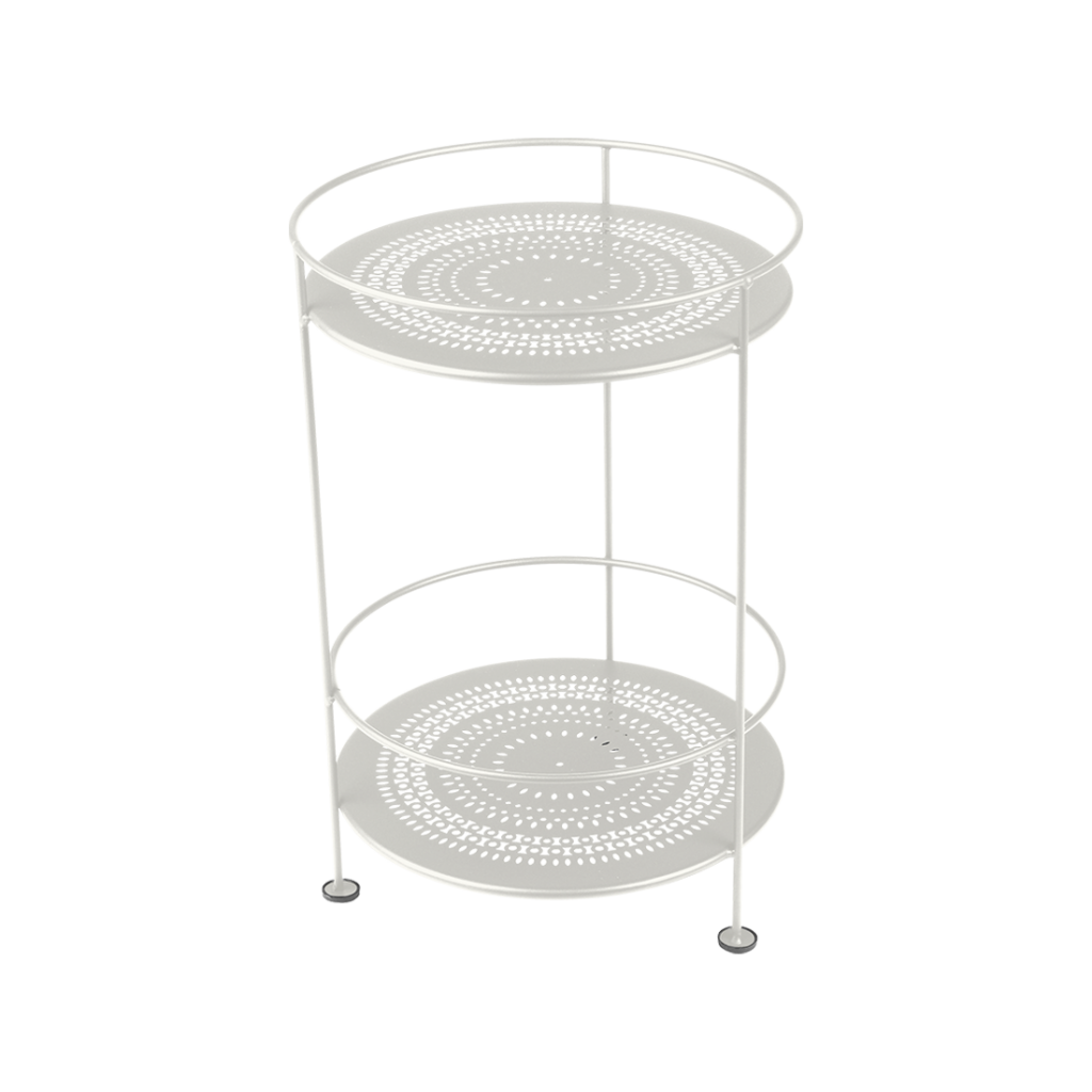 Un plateau blanc à deux niveaux sur fond blanc.