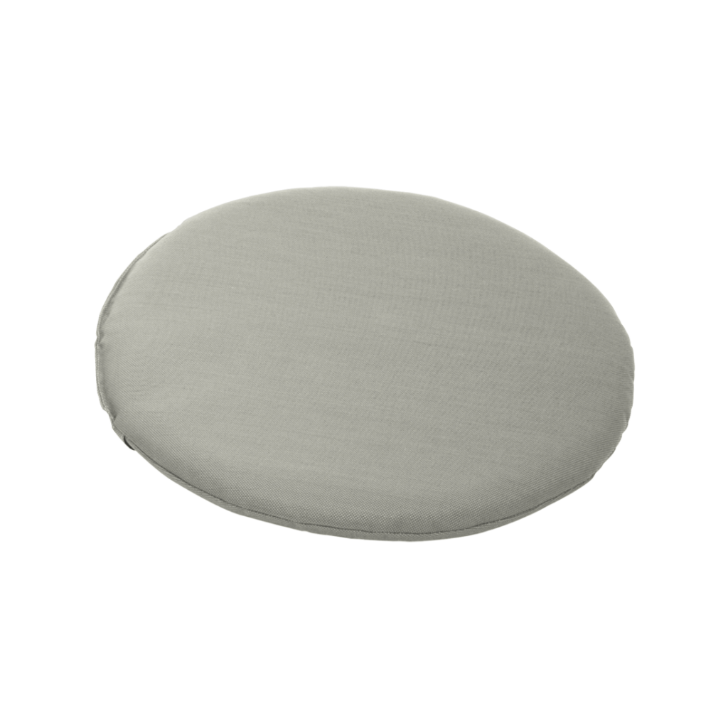 Un coussin rond gris sur fond blanc.