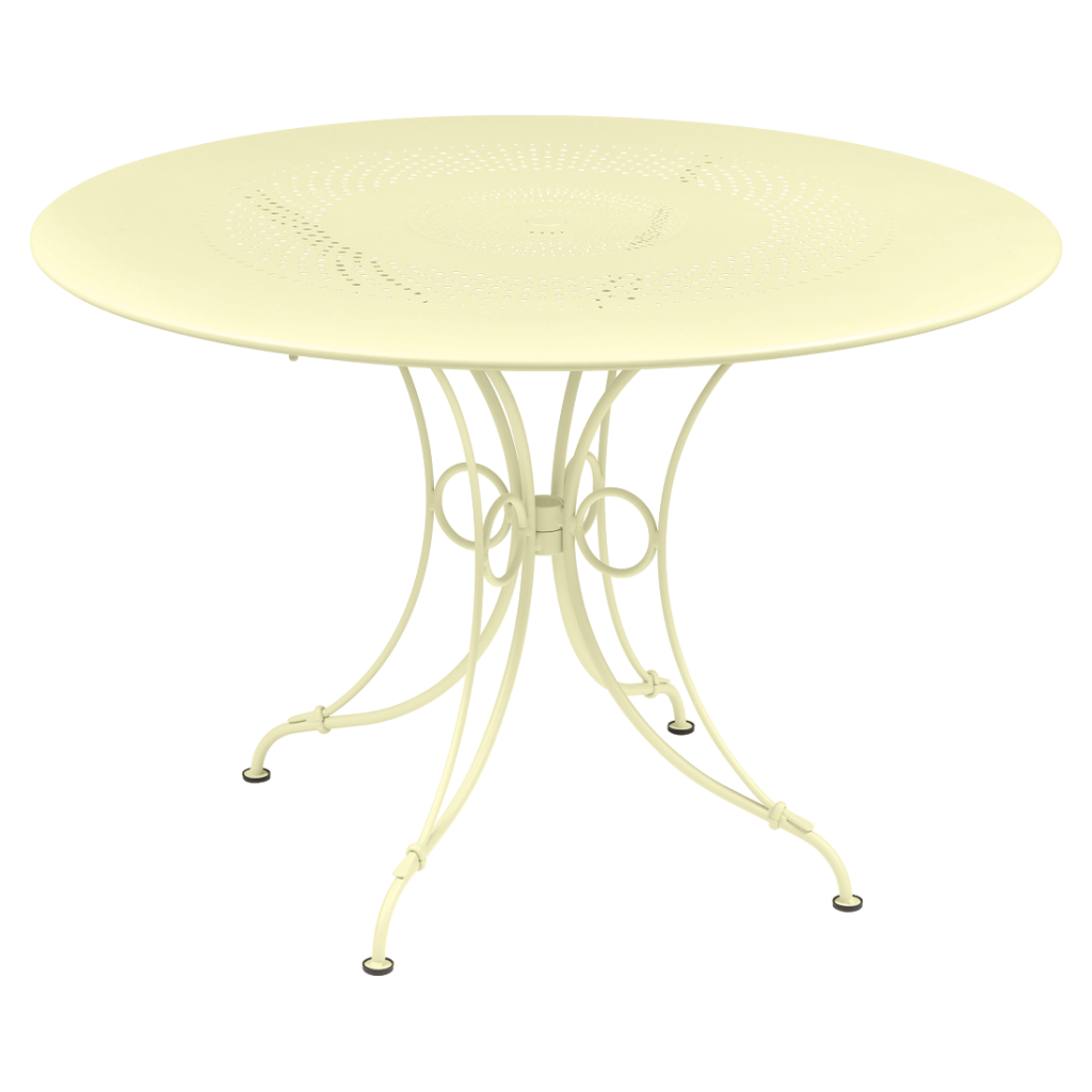 Une table ronde avec un motif fleuri sur fond blanc.
