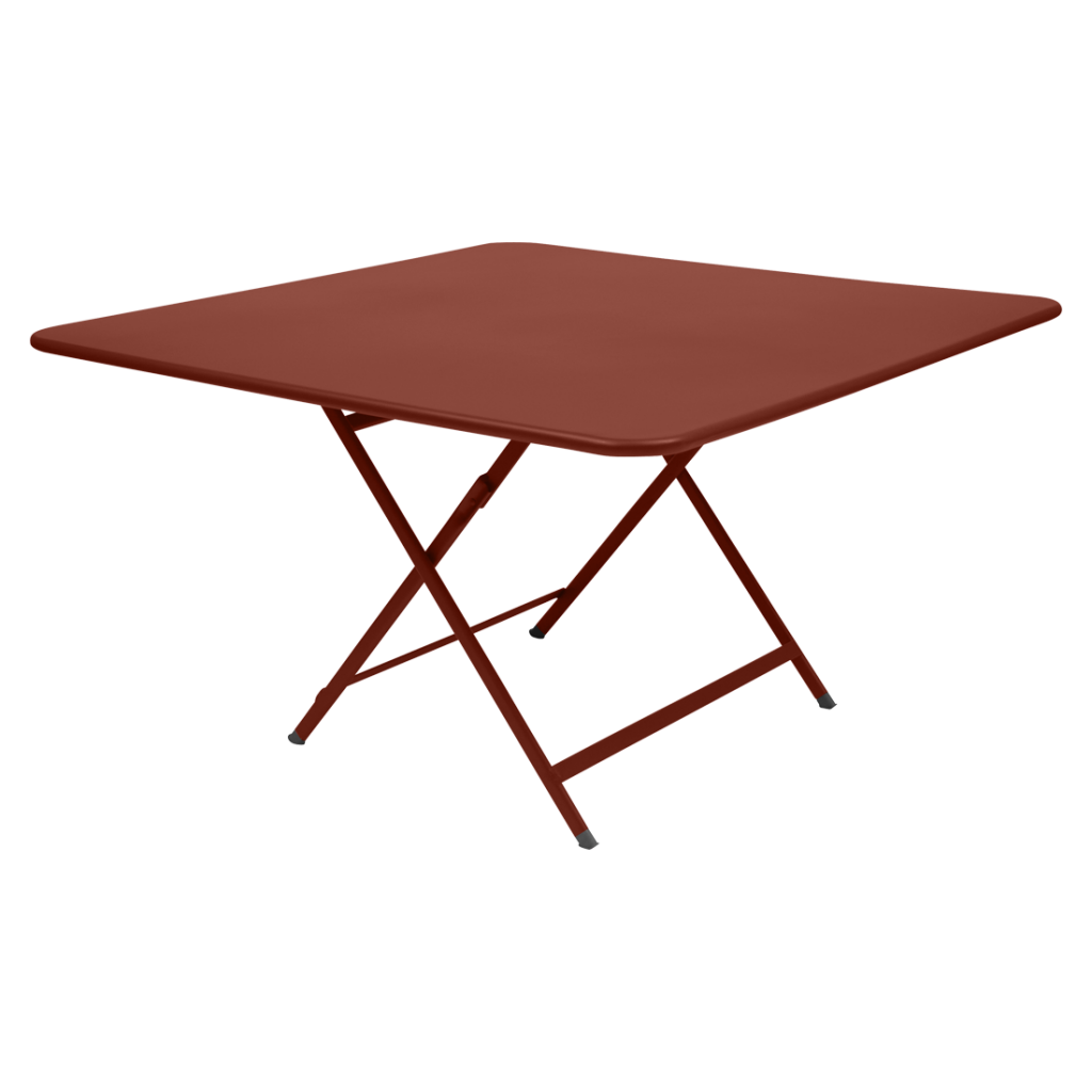 Une table pliante rouge sur fond blanc.