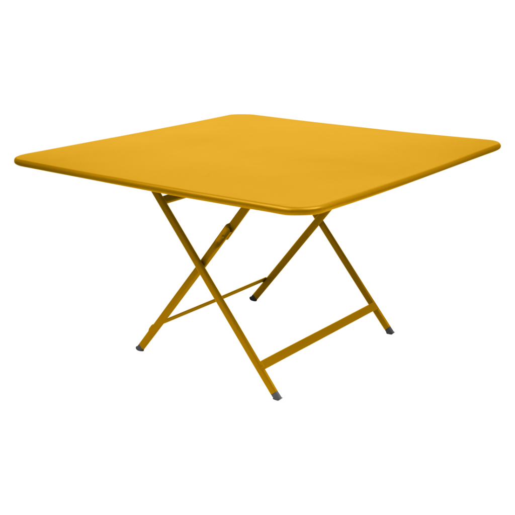 Une table pliante jaune sur fond blanc.