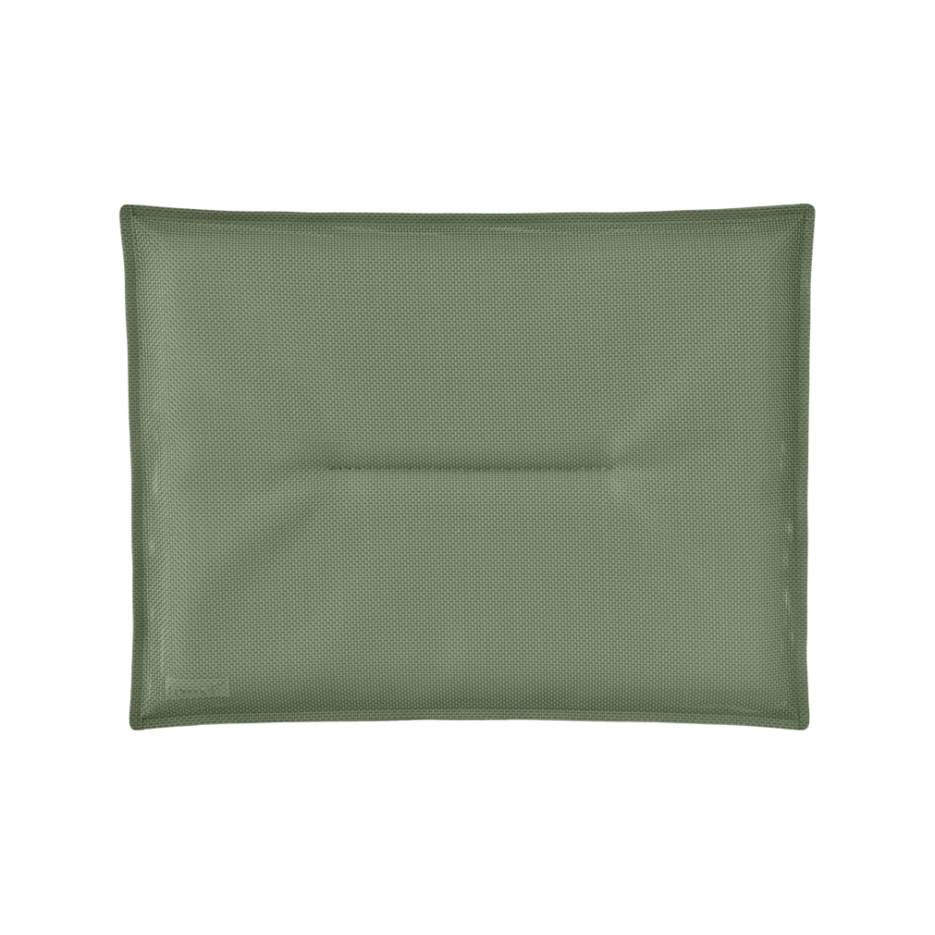 Un oreiller vert avec une petite poche dessus.