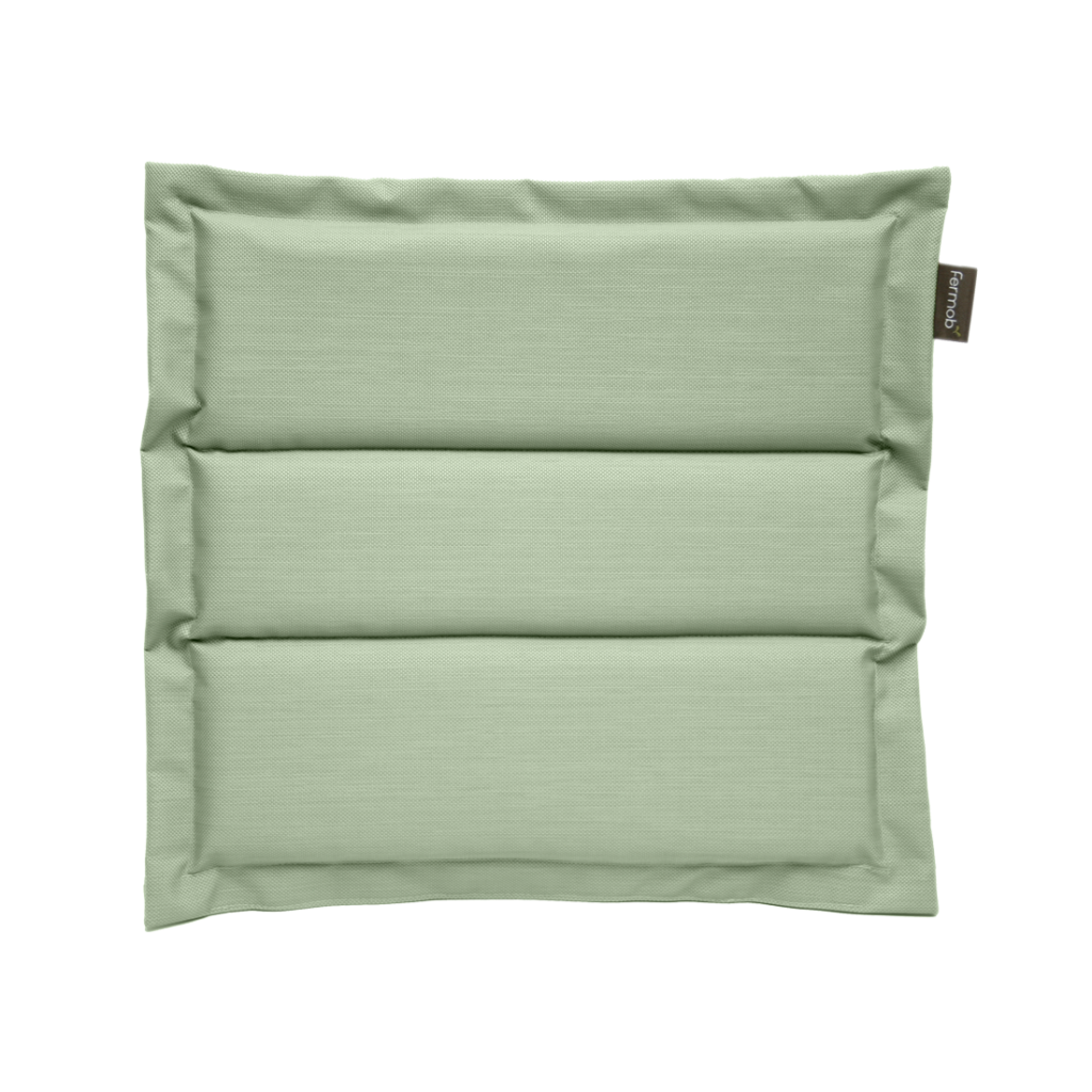 Un coussin vert avec une fermeture éclair sur le côté.