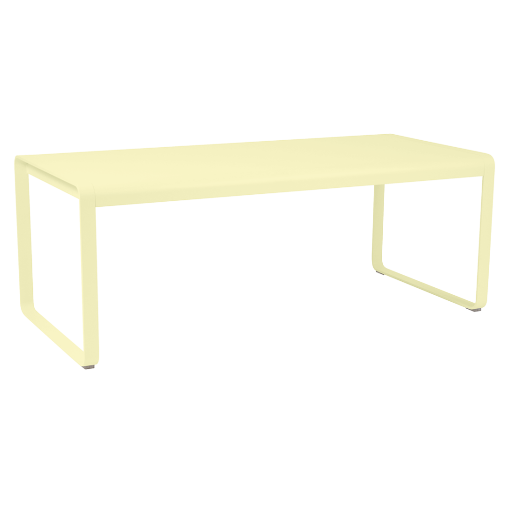 Une table rectangulaire avec un cadre jaune sur fond blanc.