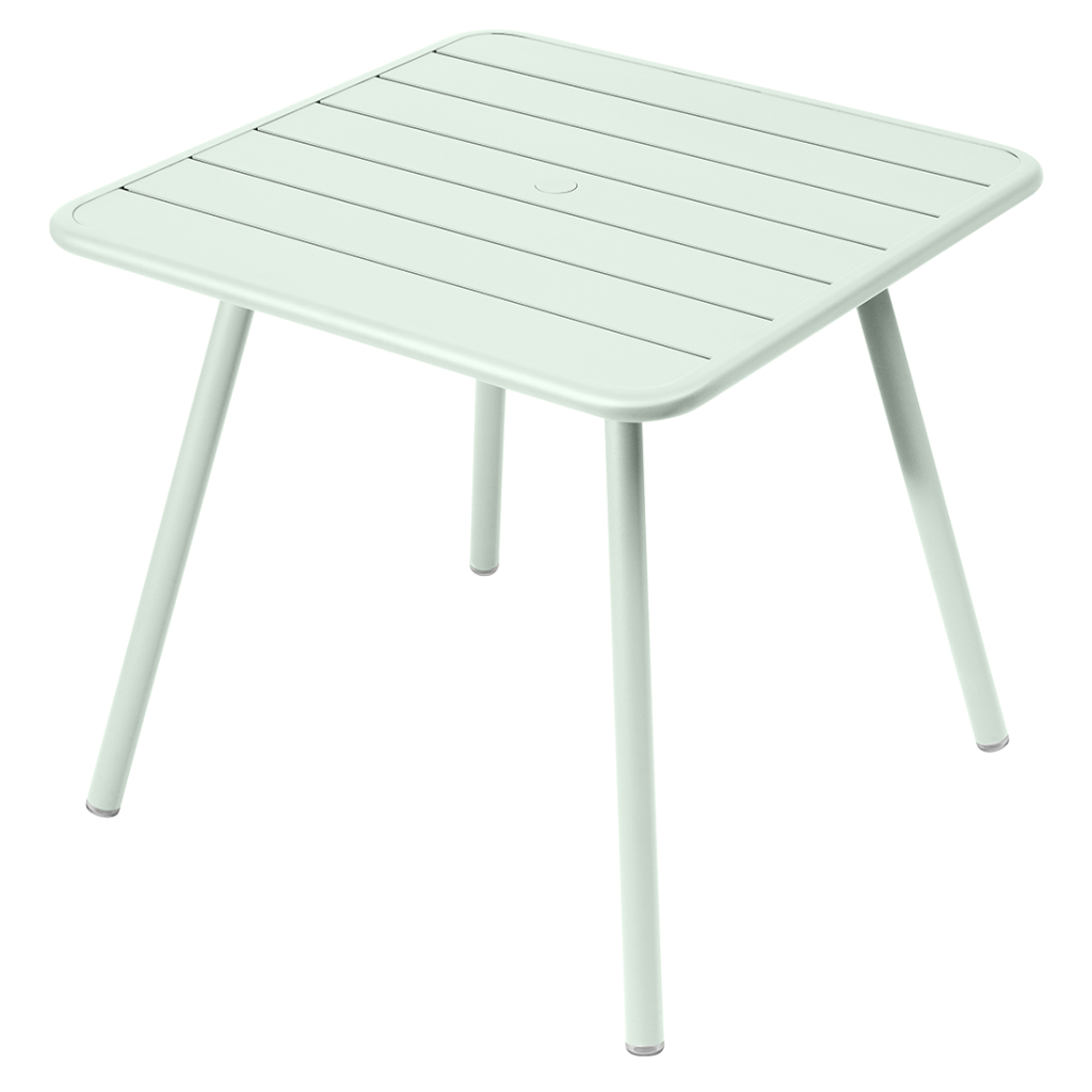 Une table d'extérieur avec une base blanche et un plateau vert.