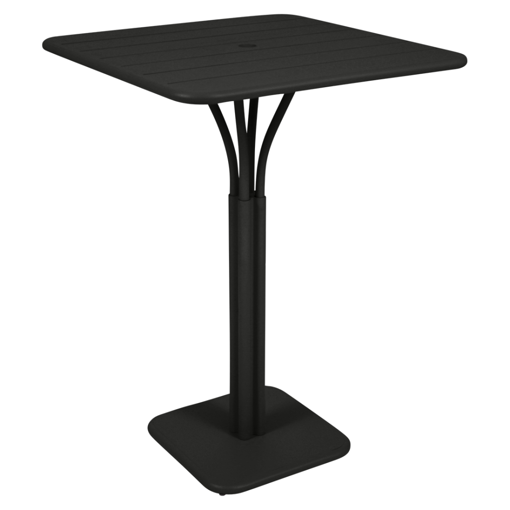 Une table d'extérieur noire avec une base carrée.