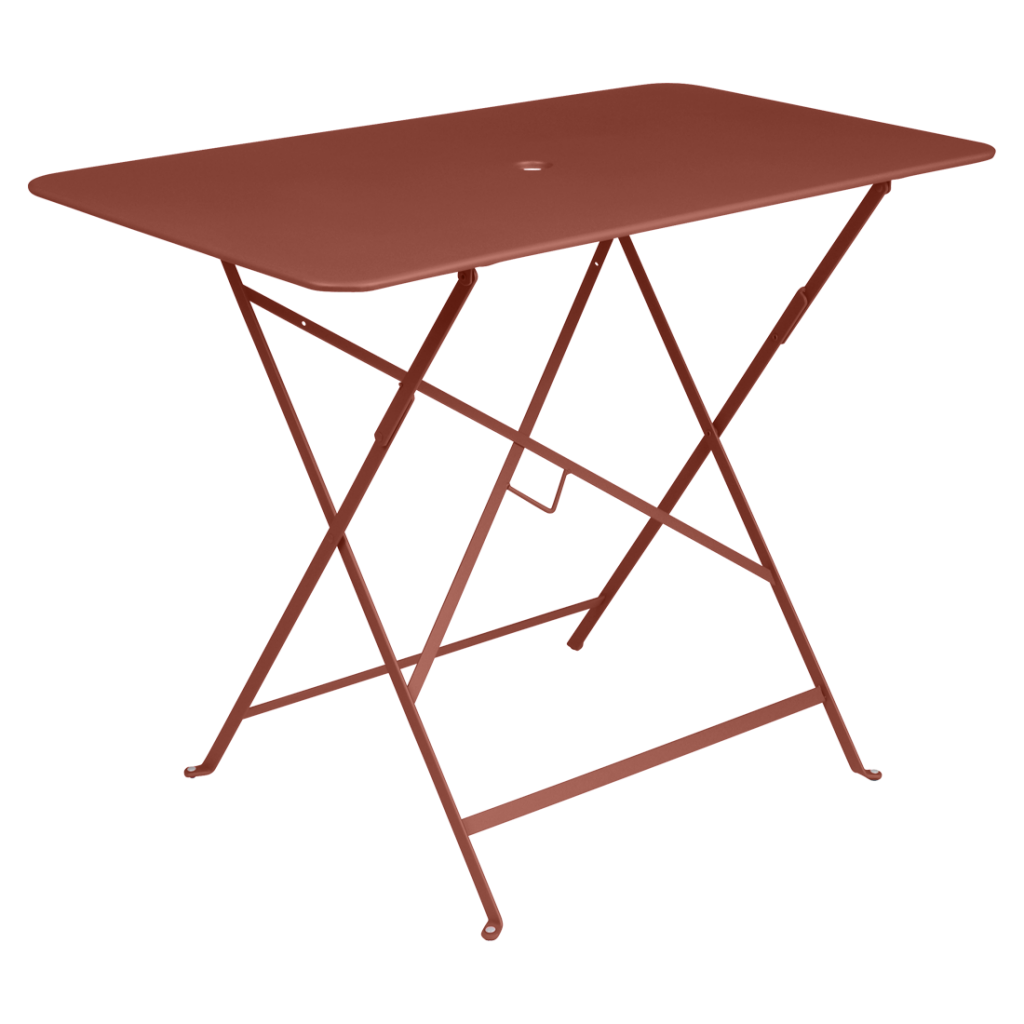 Une table pliante rouge avec une structure en métal.