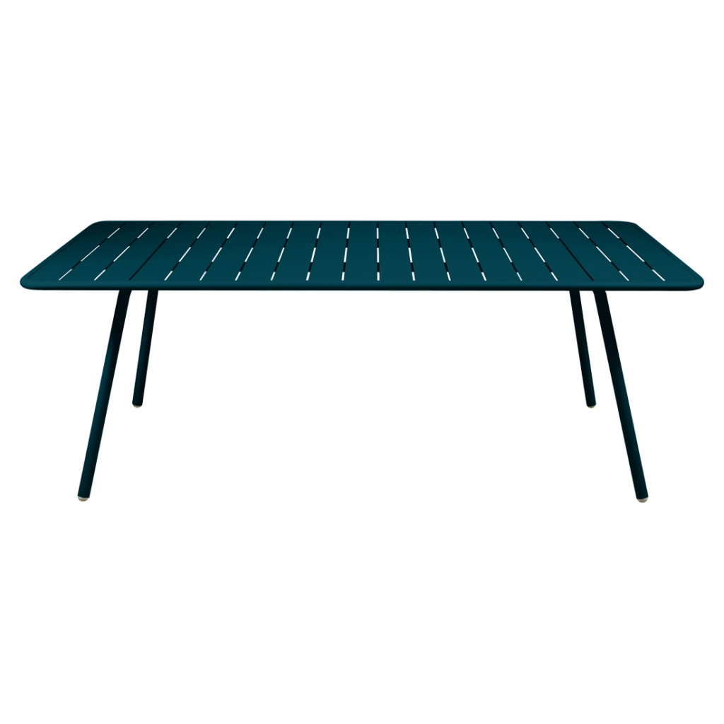Une table bleue avec des pieds.