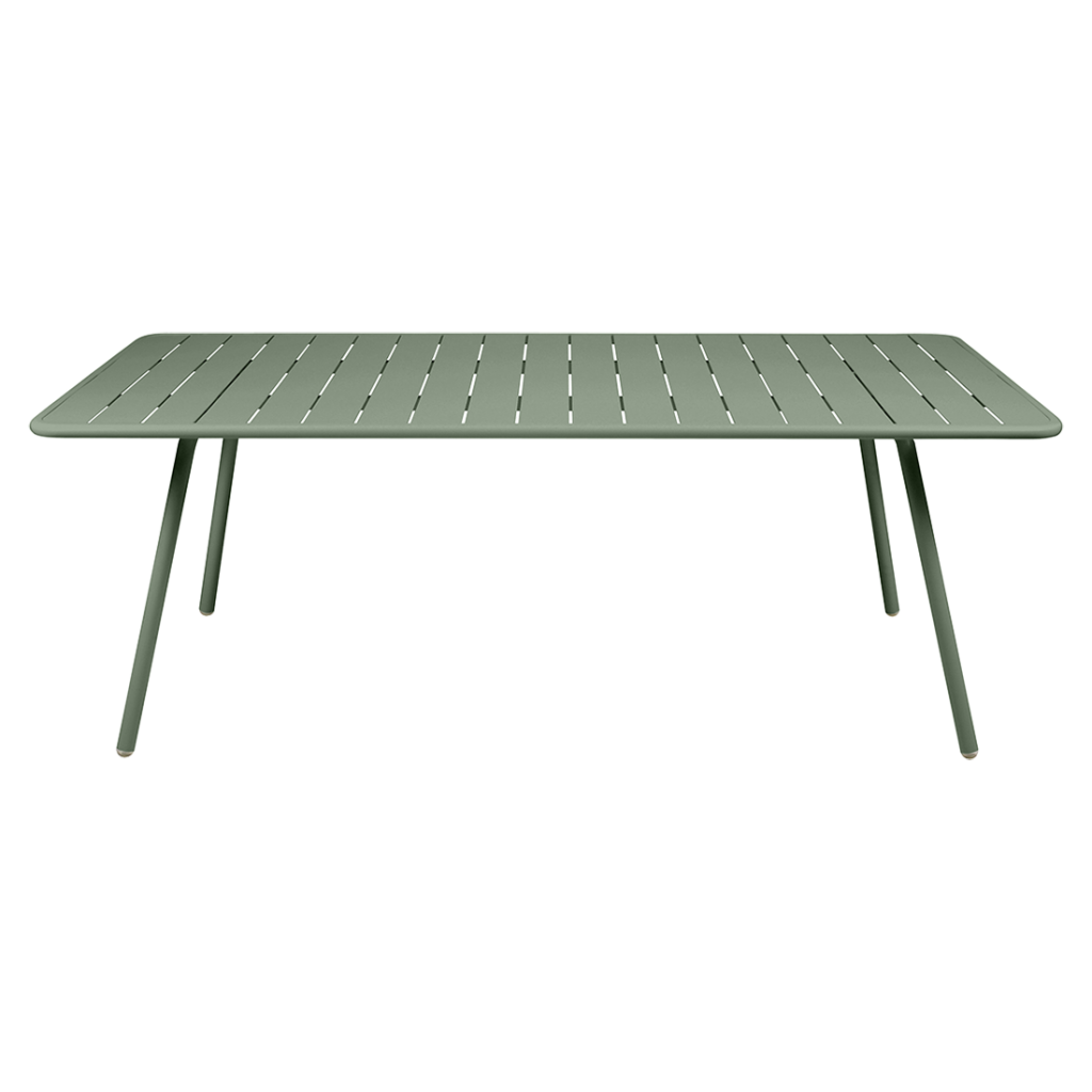 Une table verte avec des pieds.