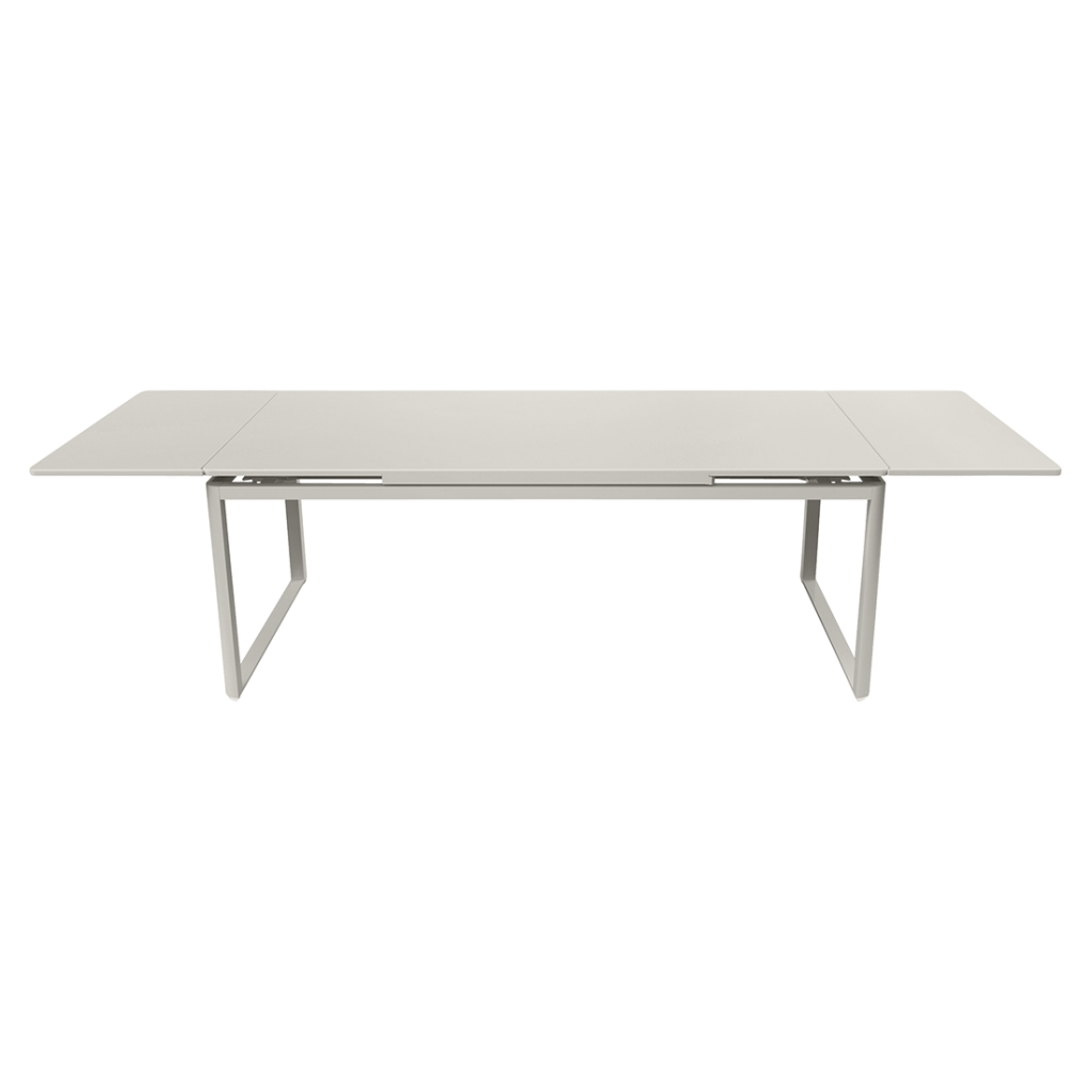 Un tableau blanc sur fond noir.