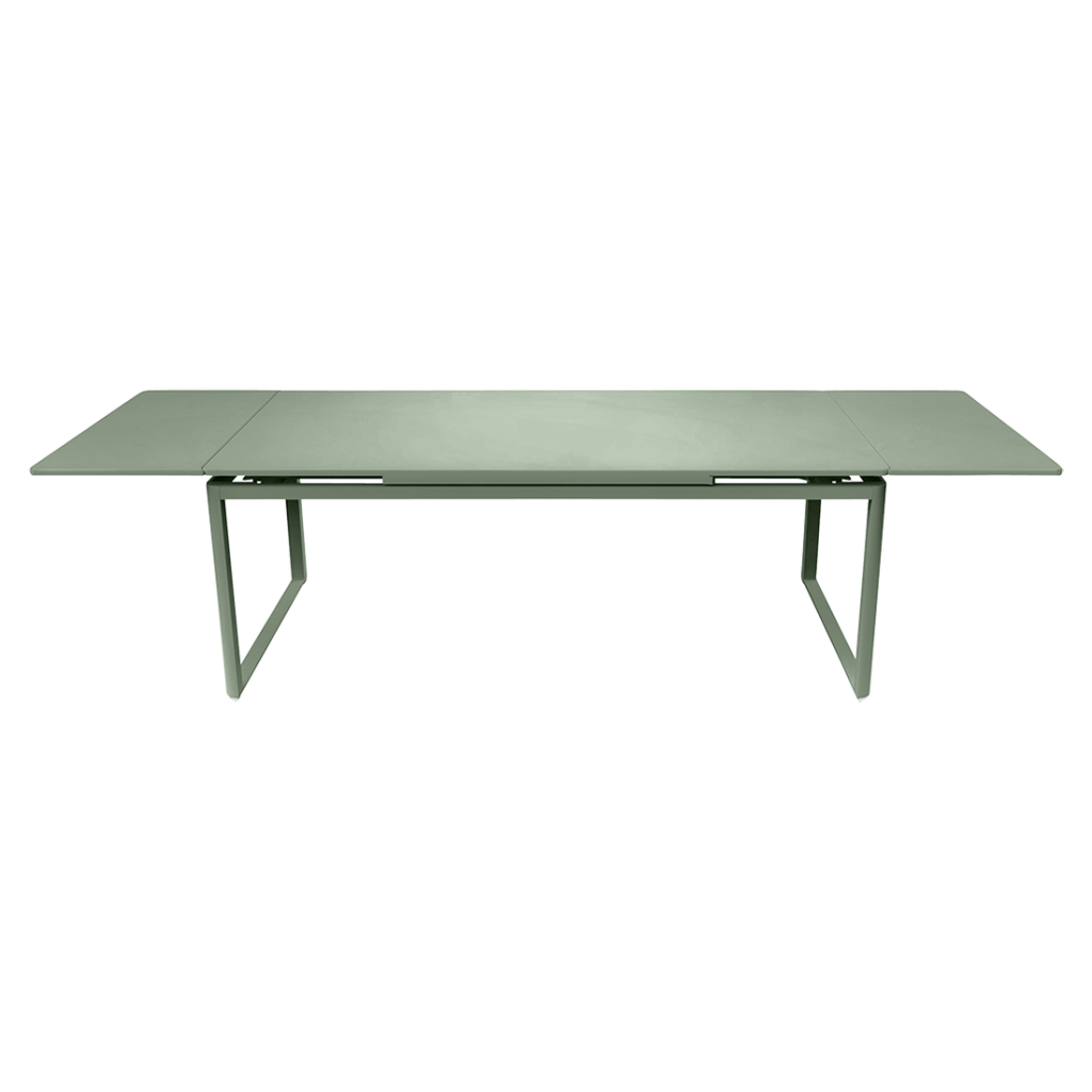 Un tableau avec un fond noir.