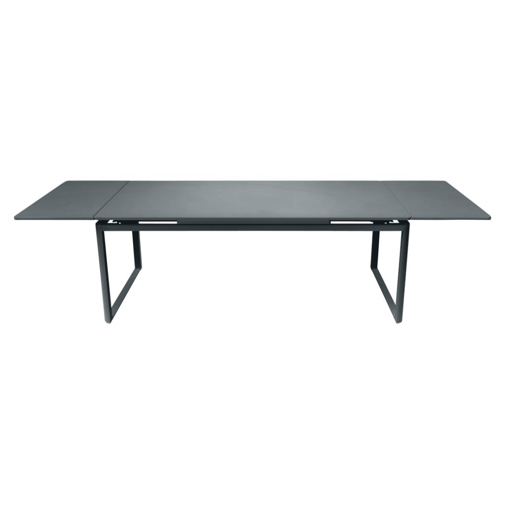 Une table rectangulaire grise avec un fond noir.