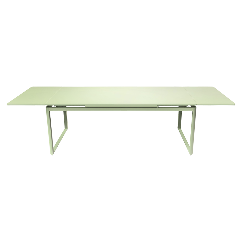 Un tableau blanc sur fond noir.