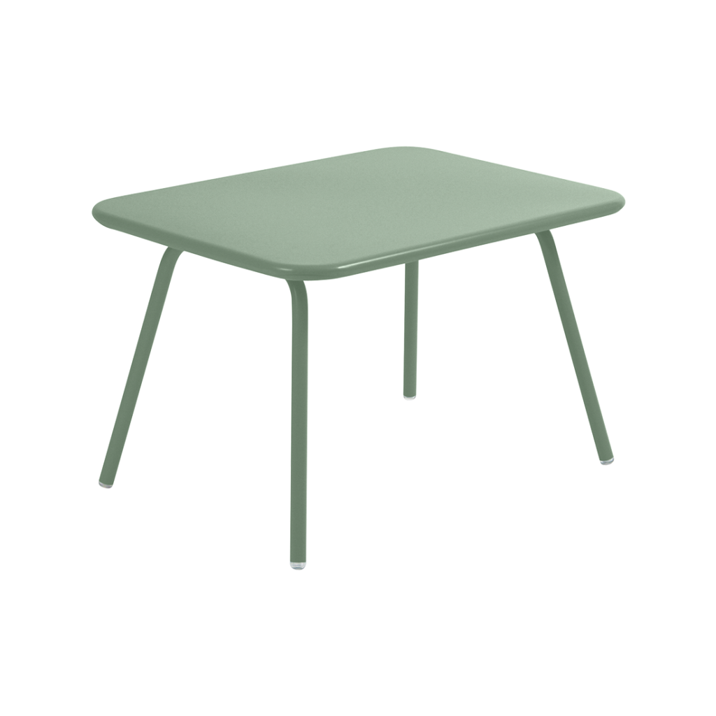 Une petite table verte avec une structure en métal.